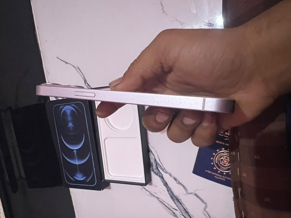 آيفون ١٣ • مخدوش • بدل بورد