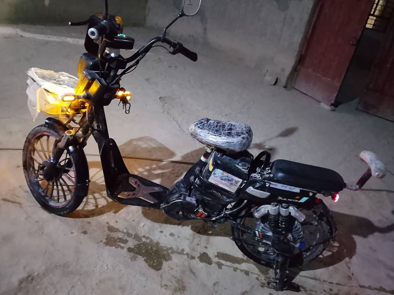 سلام عليكم باسكن شحن البيع حجم 20 بطاريات جديد  شاير شغلت لايت قوي بريكات سعر 180 وبي مجال المكان كربلاء الحر سواده مستعجل على بيعته***********1 الو راسني خاص
