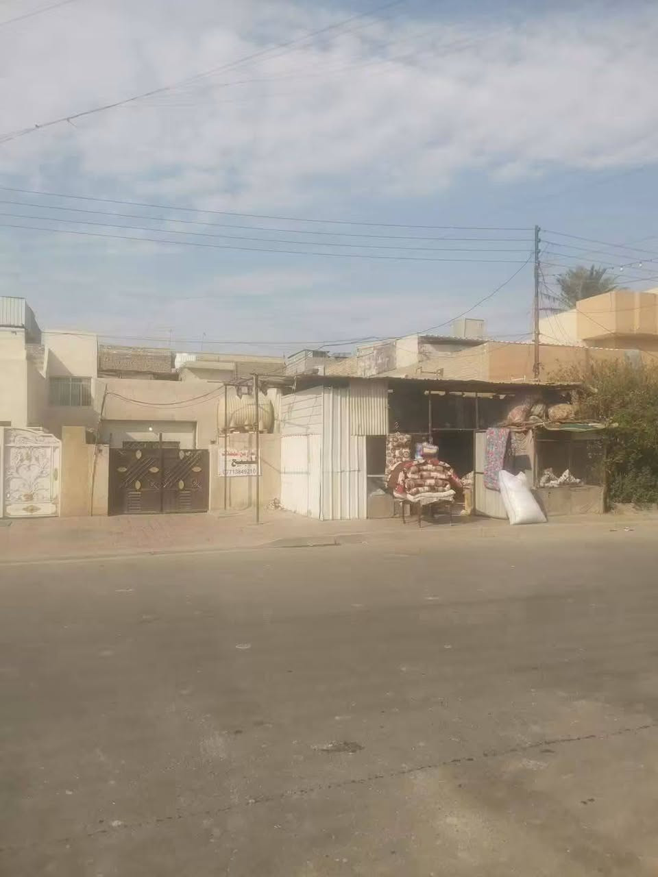 بيت مع محلات اثنين للبيع المساحة 300 متر
الواجهة 12 النزال 25 طابق واحد طابو صرف
العنوان جسر ديالى شارع 60 قرب الفلكة الثانية
الاستفسار على الرقم *********** او الخاص
