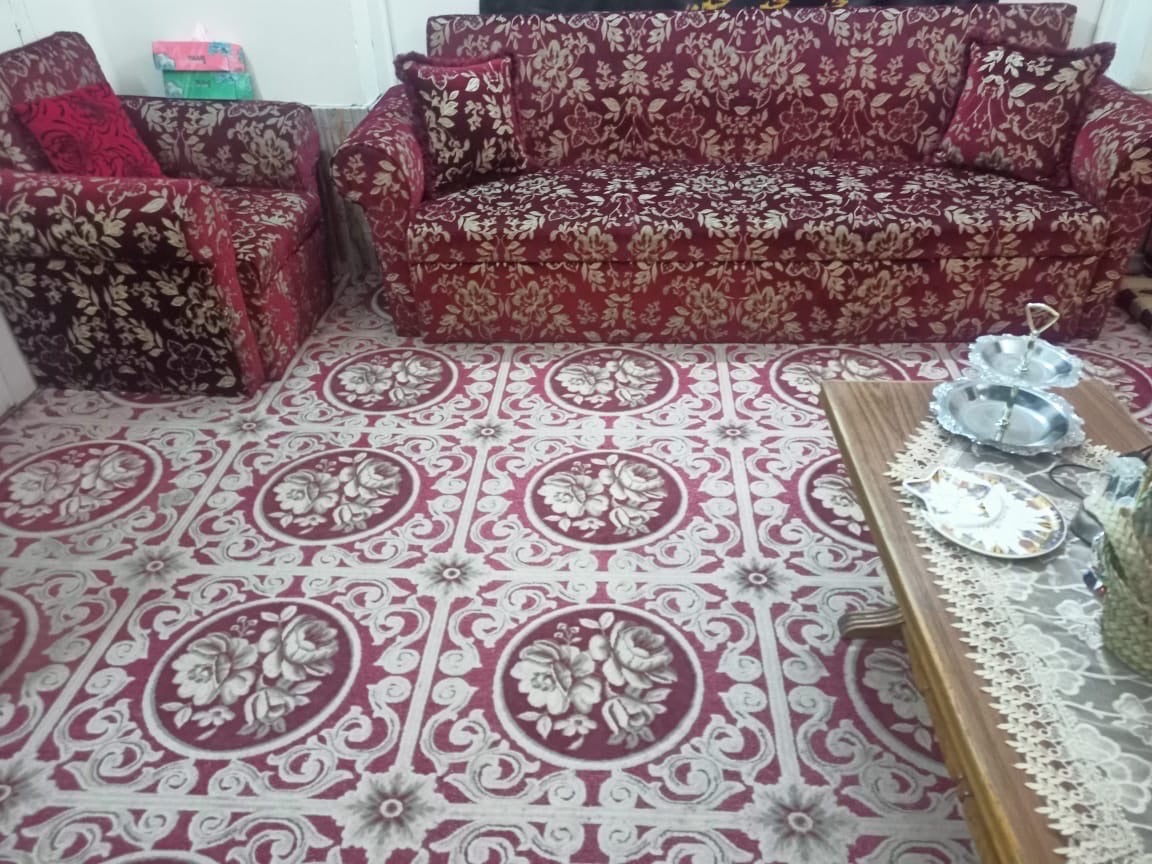 قنفات عراقي عدد4 قطع مستعمل في حالة جديد كراسي عدد اثنين قنفات عدد اثنين 
لون كرزي وگعدة عربية صناعة كويتية عدد 4 منادر و6 تكيات وكوشايات 
وكاربت ارضية 

سعر المجموعة كامل 500 الف وقابل للتفاوض 
البصرة الجزائر العباسية ***********