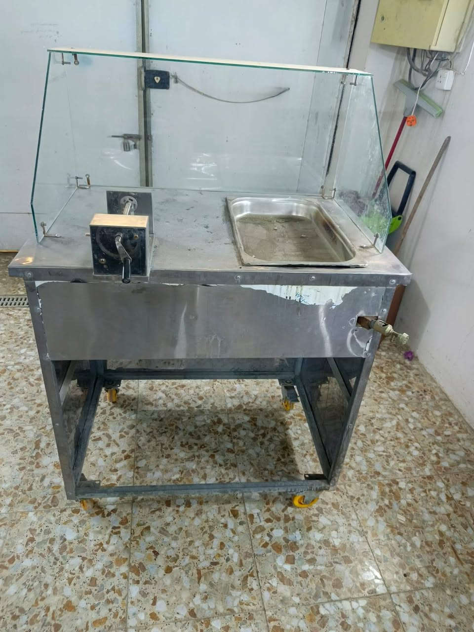 غراض لبيع تخم قنفات مال حديقه سعره ١٢٥ الف ومكينه مال فنكر بتيه حلزونيه سعرها ١٧٥ الف ومبرده شغاله سعرها ٦٠ الف وتانكي مي سعره ٢٠ الف المكان حي أور سبع قصور شارع ابو علي واتساب *********** اتصل واني بخدمتكم
