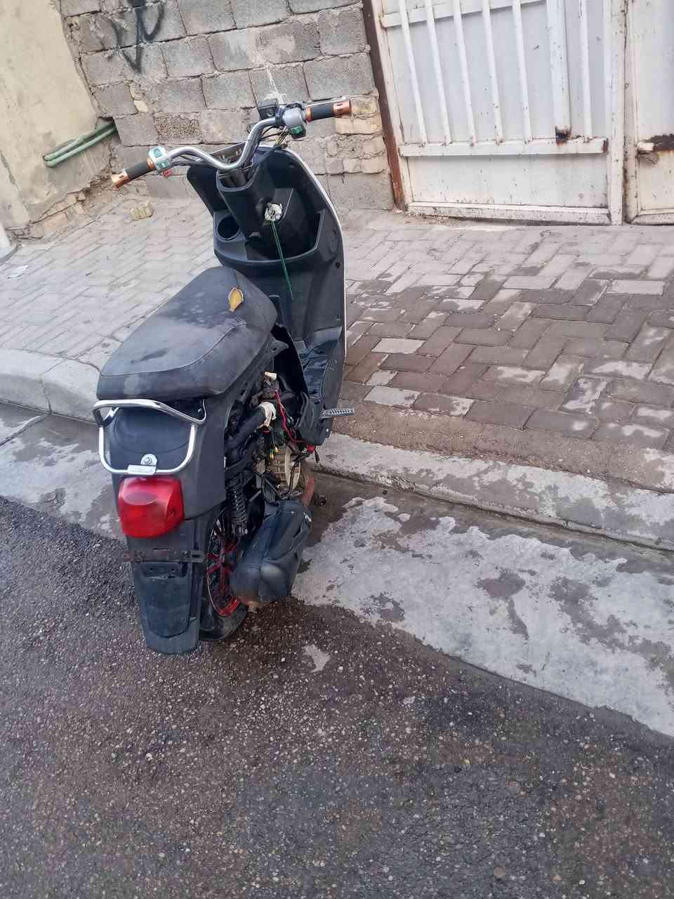 سلام عليكم دراجه بوليس صيني للبيع جانت متروكه ابيعه كوم حديد تجي تحمل وتاخذه باتري مابيه دير بس متشتغل ارجع اكرر كوم حديد للبيع او مراوس بيه وياله حلوه السعر 175 وبيه مجال للطيبين مكاني بغداد شهداء البياع الاتصال *********** متواجد واتساب ومازنجر ومستعجل عل بيعته
