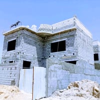 كادر بناء نستلم عمل.   او كرسته وعمل هيكل  بناء  لبخ. ترميم. نعمل  بجم...