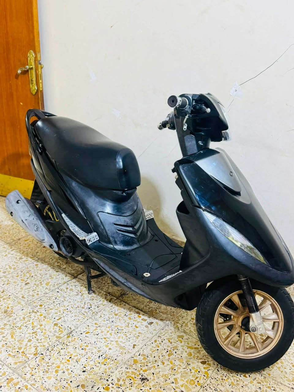 ماكس عدله لبيع دراجه مناقصها برغي بيها تزويد يدات وكلجات رياضي وقبق هندر ودوسات ستيل وياله رياضي  سعر 650وبيها مجال دراجه بلاديه 49كهربائيات كلها شغاله للستفسار تصل او خاص ***********8

