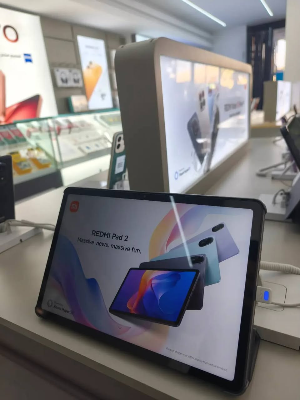فري زون للبيع بالتقسيط المريح للموظفين والمتقاعدين على مصرف الرافدين والكي كارت
Redmi Pad 2
 الشاشه الكبيرة، البطارية القوية، والسعر المناسب... كلها بجهاز واحد! 
إذا تدور على تابلت يبيض الوجه للدراسة، الشغل، أو الوناسة والمشاهدة، فـ Redmi Pad 2 هو الخيار المضبوط! 
ليش راح تحبه؟
 شاشة تخبل: حجم 11 إنش بدقة 2.5K وسلاسة 90Hz.. المشاهدة والتصفح بيها متعة مو طبيعية.
 صوت سينمائي عالمي: 4 سماعات مع تقنية Dolby Atmos، يعني الأفلام والألعاب بصوت صافي وقوي.
 أداء طيارة: معالج قوي ويا نظام HyperOS 2 يمشيلك أعتى التطبيقات بدون أي تقطيع.
 بطارية ما تخلص: سعة 9000mAh تقفيك اليوم كله وزيادة، انسى سالفة الشاحنة!
 تصميم كشخة ومعدني: خفيف ونحيف وتكدر تستخدم ويا قلم حتى تسجل ملاحظاتك ورسمك براحتك.
🎯 من الأخير.. جهاز متكامل يفيد الصغار والكبار وللدارسة والوناسة!
متواجدين من العاشره صباحا الى العاشره مساءا 
الموقع: الموصل_المجموعة الثقافية_ قرب مصور دنيا وكافيه ليالي الجامعة
يتوفر خدمة توصيل داخل نينوى
وجميع المحافظات🇮🇶🔔🚖
التواصل ع الدايركت او الواتساب على الرقم 
***********

نص مكتوب في الصور:
- سعر القسط الشهري 27 الف فقط