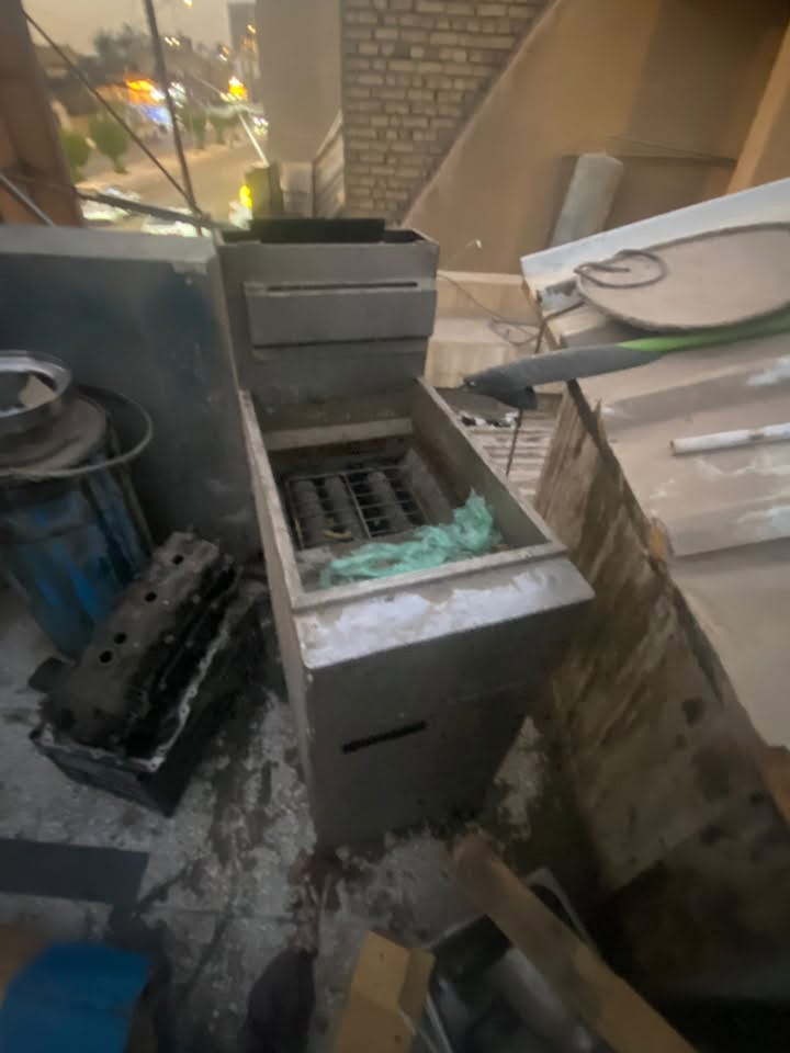 مستعمل للبيع
منقله متحركه ب٢٥٠ الف 

فرن كومبير ب٣٠٠ الف 

قلايه فنكر مقرمشات ب٢٥٠ الف

كرل فحم حجر ب٣٥٠ الف هوه وميزه 

براد منضدي اي سي ام ايطالي ب٤٥٠ الف 

حمايه تمن ريزو ب١٠٠ الف
استعمال قليل بس يرادلهن تنظيف لان متروكات 
الشراي يراسلني واتساب *********** مكاني بغداد
