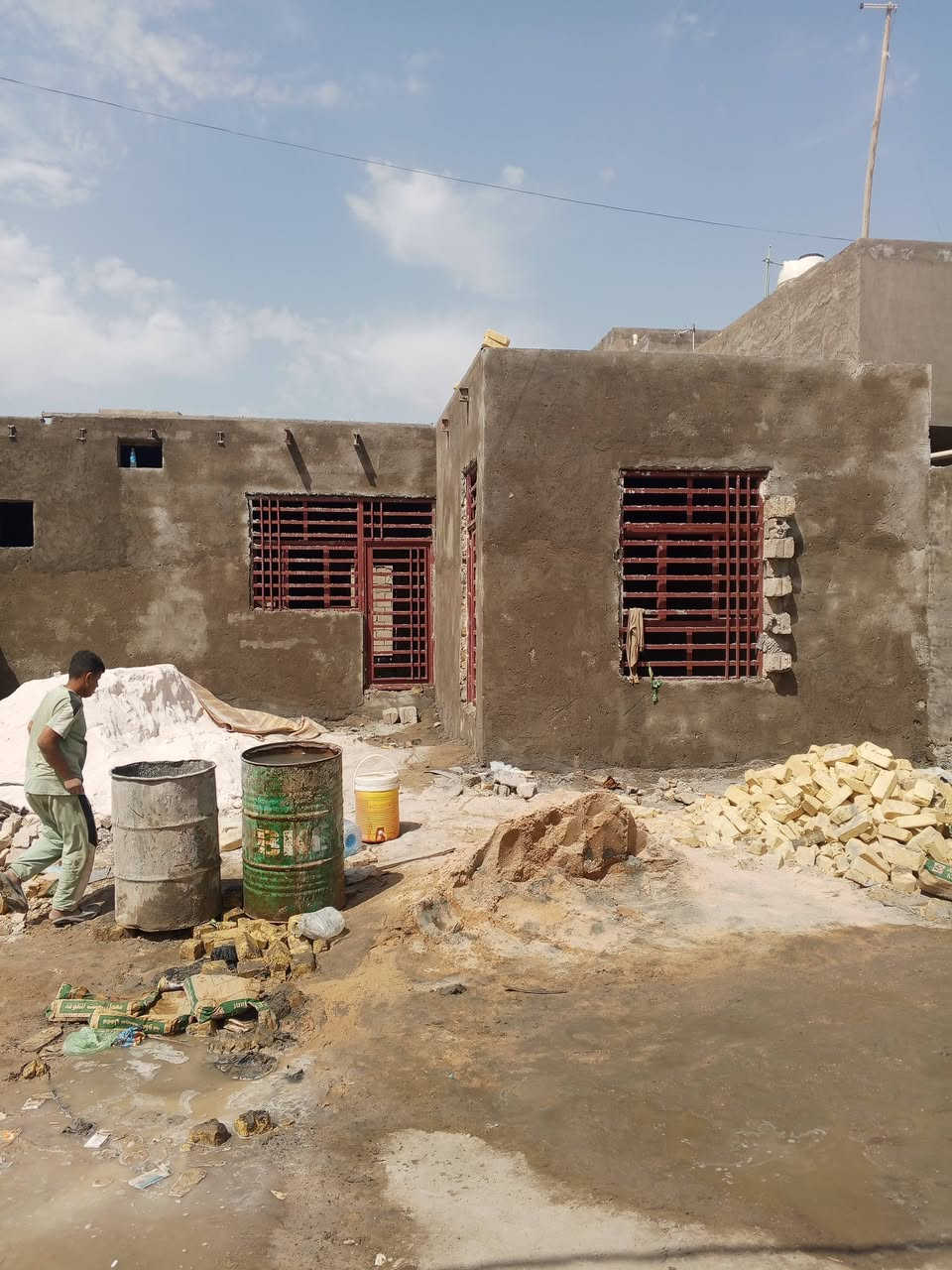 بيت 210م  شارع حولي الجمعيه ابو صخير هيكل غرفتين وصاله ومص مطبخ واستقبال خريطه كامله ملبوخ اسمنت وجص عوزه بيتونه وسياج وبورك  حي الجناين خلف جامع ال شبل مباشره مسجل ومشمول بالتطويب  سعره 40 مليون  الاتصال *********** وأنساب بي
