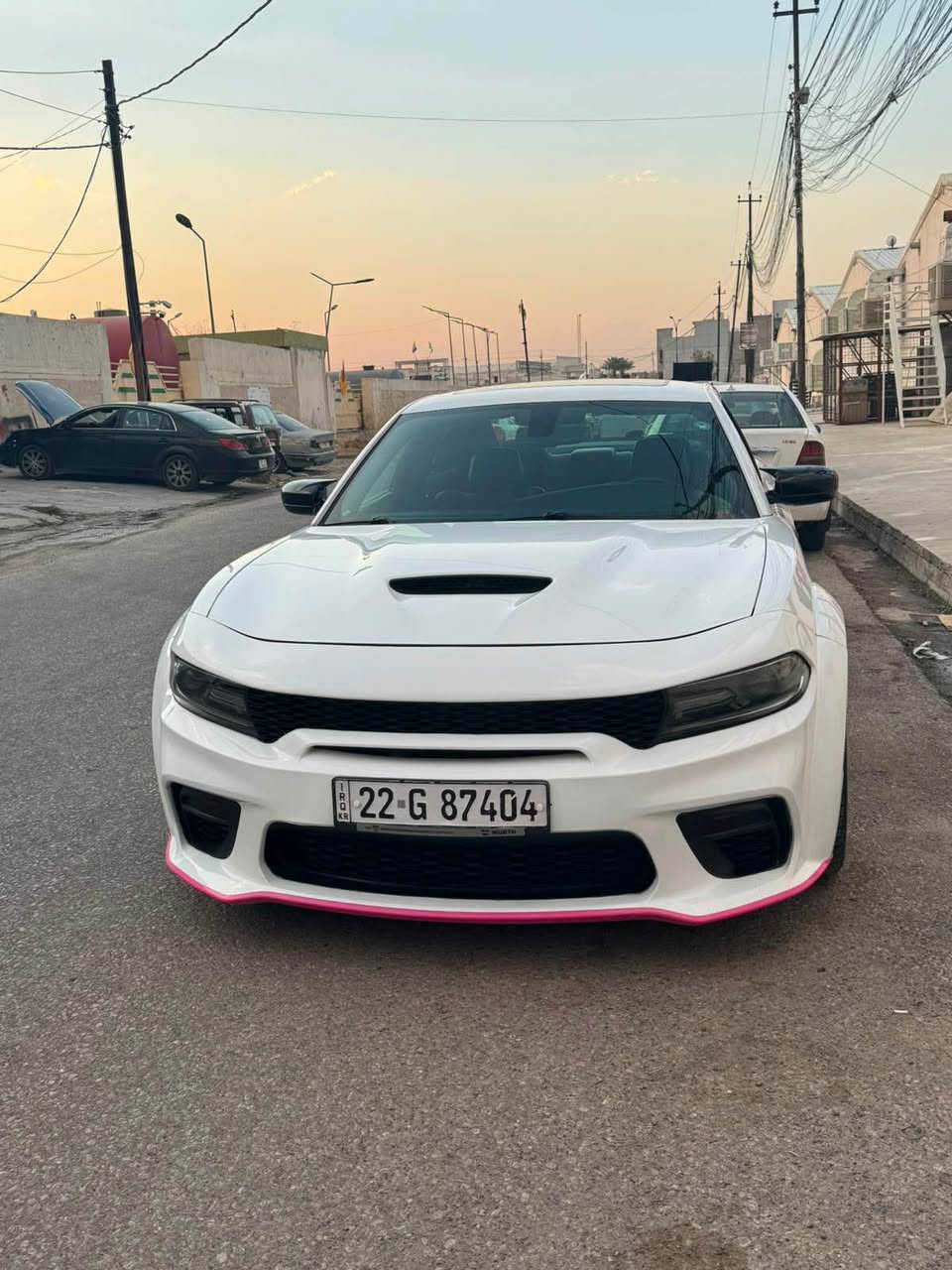 دوج جارجر سكات باك وايد بودي .
الموديل : 2021 جاملغ خلفي وباب جهة السايق صبغ  
المحرك : SRT . V8 . 6.4L .
العداد : 40 الف 
 المواصفات : 
* وايد بودي. 
* مكابح رياضية (برمبو) . 
* لايت LED . 
* اللايت زنون . 
* فتحت سقف (سلايد) . 
* نقطة عمياء . 
* كاميرا خلفية . 
* امكانية التحكم بوضعيات المقود كهربائيا . 
* كزوز سستم . 
* حساسات خلفية . 
ويل قياس 20 أنج 
* سستم صوت ALPINE . 
* تشغيل عن بعد . 
* مقاعد رياضية من الجلد الفاخر والشامو الاحمر . 
* ذاكرة لحفظ وضعيات الجلوس (ميموري) . 
* المقاعد الأمامية تبريد وتدفئة .
* نظام خرائط GPS . 
* شاشة كبيرة قياس 8.4 أنج اوپشنات SRT 
* تدفئة ستيرن . 
* كير شفتر بالستيرن . 
* جناح خلفي . 
* بلوتوث تلفون . 
* نظام (SRT MODE)
* السعر 265 بيها مجال جداً بسيط
* مكان السيارة موصل 📍
☎️***********
للتواصل واتساب 🤍 موصل, نينوى

