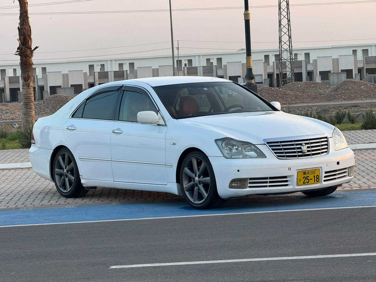 شاهین ٢٠٠٥ • ابيض • مكينة كبيرة