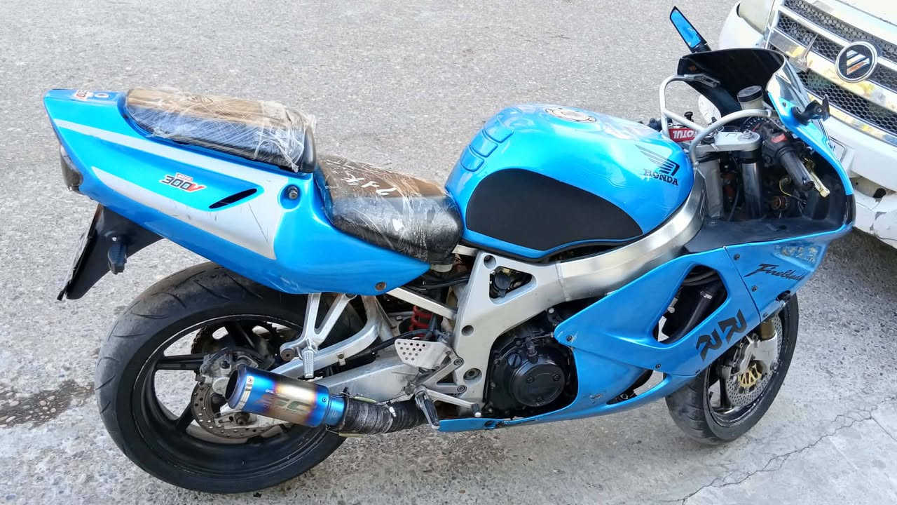 السلام عليكم...
مكلف بل نشر......صاحب الدراجة اتصال عل رقم 👍🏻
للبيع دراجة CBR 919🏍
دراجه كاملة ماناقصها شي محرك كير خير من الله 
1.2.3 بطناش ✈
 تراي وين ميعجبك وايرمنيا كلها شرط
دشبول كيجات شغالات 
 تايرات نضاف يرادلها شوية ترتيبات خارج والدراجه حلوه وكاعده 
 عنوان: موصل الجانب الايسر 
رقم تلفون *********** بي واتساب
