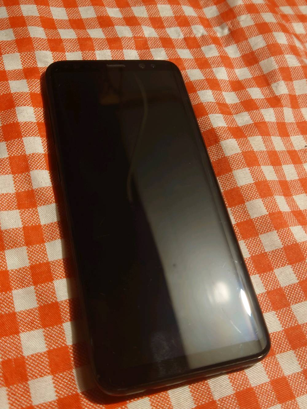 السلام عليكم 🌹
هاتف كلكسي اس 8 (Galaxy S8) فلاكشب 2017 بسعر فقط 75 ألف 💰
وأكيد بي مجال 🤝

📌 العيوب موضحة بالصور:
• ظهر مفطر 📍
• بصمة ضايعة فقط لا غير ❌

🖥️ الشاشة:
الشاشة بلادي مطبعة تيك توك وإنستا وطبع عادي، وطبيعي يصير بكل شاشات الأوليد 📱
والهاتف ما مبدل بي أي شي،
وبالوضع الداكن ماكو أي طبع يضهر، عدا اللون الأزرق الي فوق، وما مأثر 👍

🔄 وأقبل مراوس بـ:
📱 آيفون 7-8 بلس أو عادي
والسبب أريد أسوي له جلبريك 🍎

🚚 التوصيل: ما عندي، يعني المندوب عليك؛ ينطيني الفلوس وأنطي التلفون 💵📦

📍 مكاني: بغداد، شارع حيفا

📸 مواصفات إضافية:
• يصور 4K 60FPS 🎥🔥
• نظام OneUI 2.5 مستقر جداً ✅
• HadesROM Q، بورت من نوت 9

🔋 التلفون ما مبدل بي أي شي عدا العيوب، والبطارية حالها حال بطارية 5000 ملي أمبير، ما تصرف أبد 🔋😂

🔥 الهاتف بيع أو مراوس ومستعجل بي!
وأيضاً بي مجال 🤝
رقمي ***********
