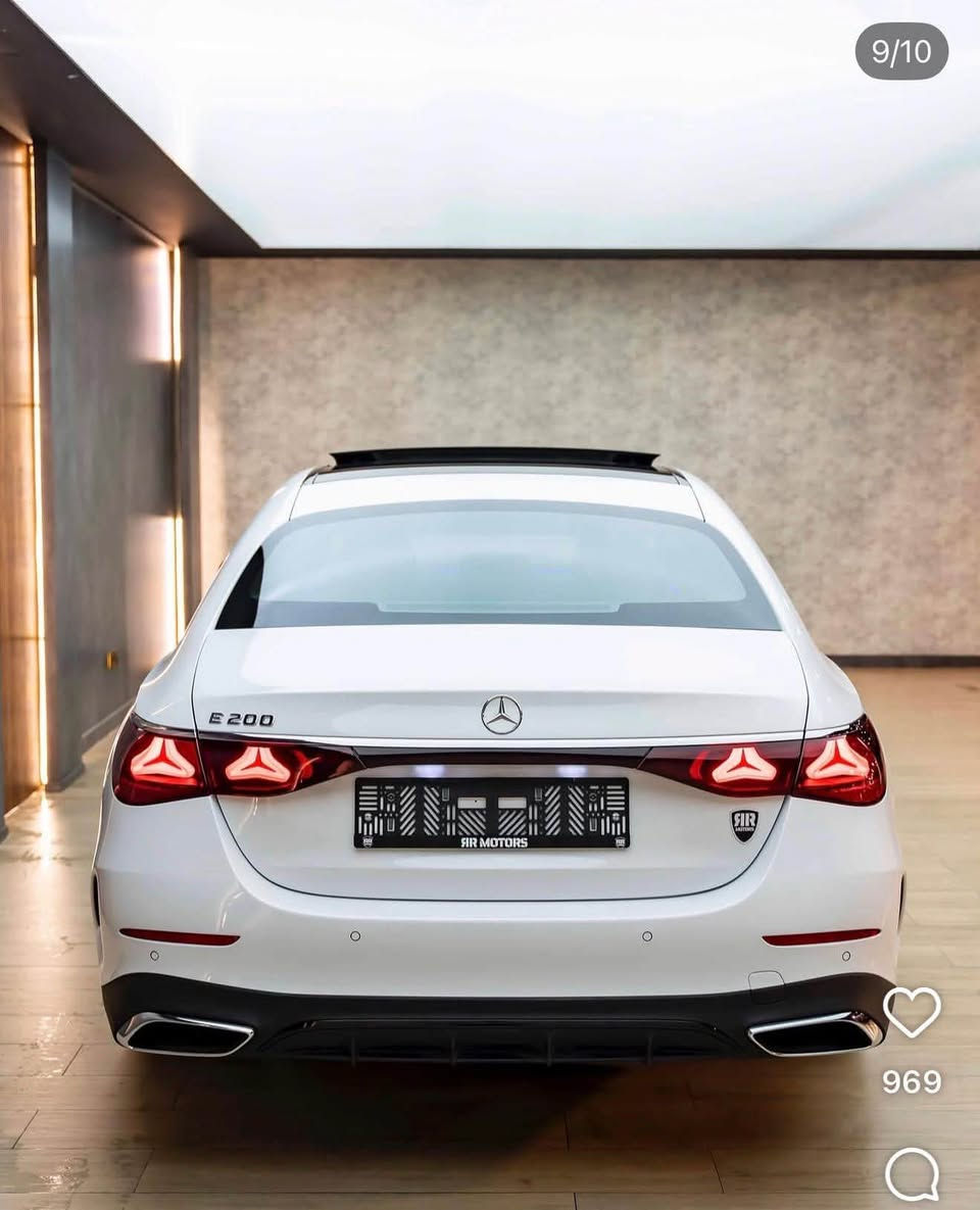 🚘 مرسيدس بنز E 200 – موديل 2024
✨ المواصفات:
• وارد من ألمانيا 🇩🇪
• صناعة ألمانية
• ماشية 9,000 كم فقط
• السيارة رقم ومسجلة
• حالة ممتازة جداً

📞 للتواصل والاستفسار:
***********

نص مكتوب في الصور:
- 2/10 969
- 9/10 969
- 1/10
- Mercedes-Benz
- E200 2024
- 969
- 3/10
- 5/10 969
- 6/10 969
- 8/10 969