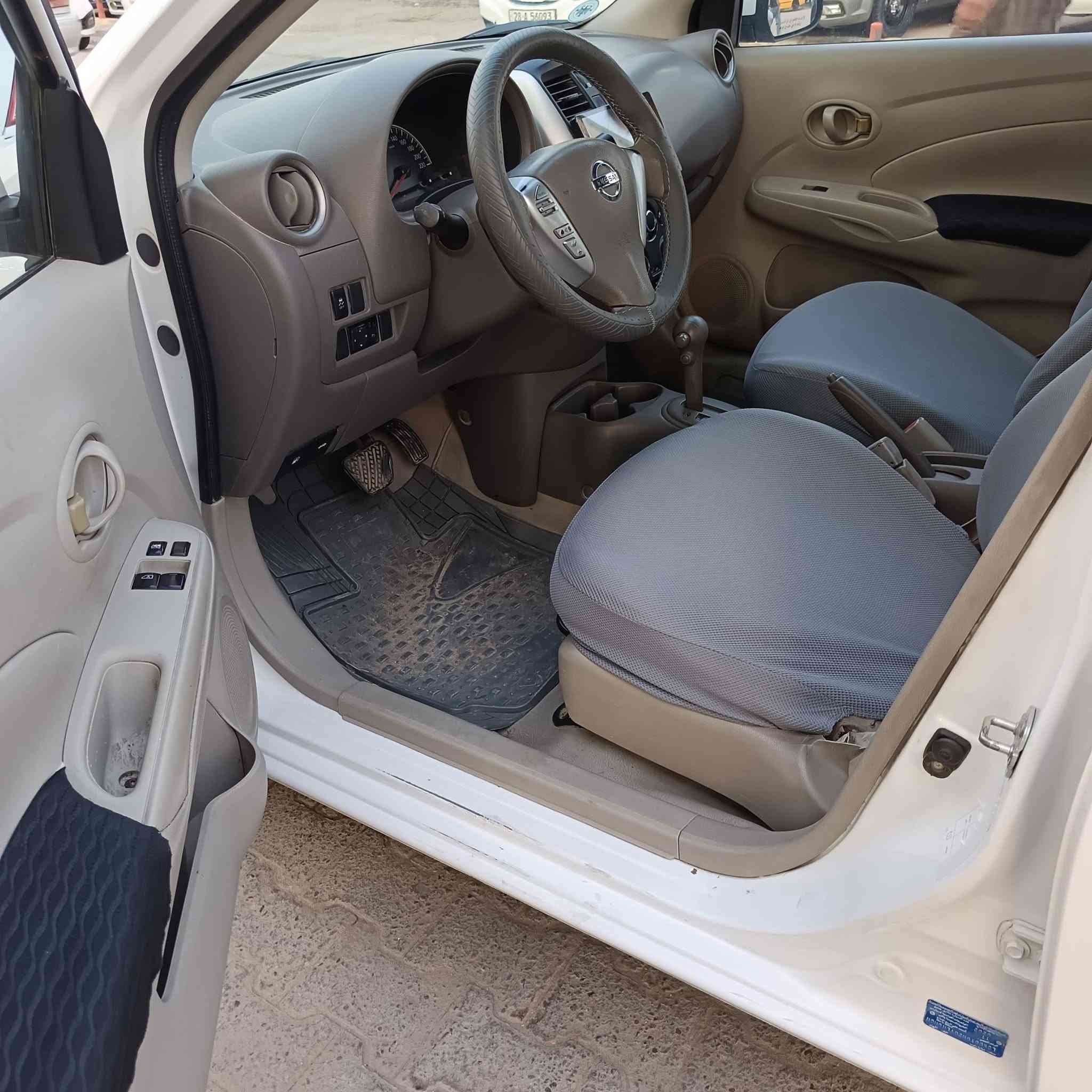 السلام عليكم 
نيسان صني هندي بليته زركه موديل ٢٠٢١ سياره نضيفه ومكفوله عدا بارد بصيط الجاملغ  مكفوله من الصبغ ولتبديل السياره جهاه تبريد وحداديه وكير ومكينه و تخم تايرات جدد  عنواني النجف الاشرف السعر 98 وبيها مجال 
للتواصل : ***********
