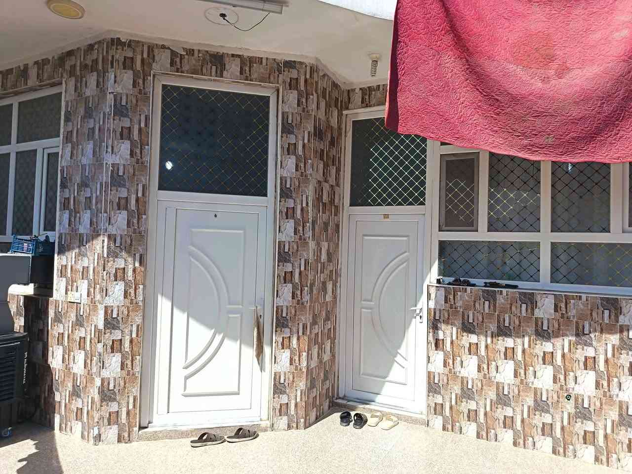 السلام عليكم دار للبيع طابو زراعي سند 25 مساحه 170 للبيع او مراوس حسب القناعه موقع قرب جامع الفتاح للاستفسار ***********
