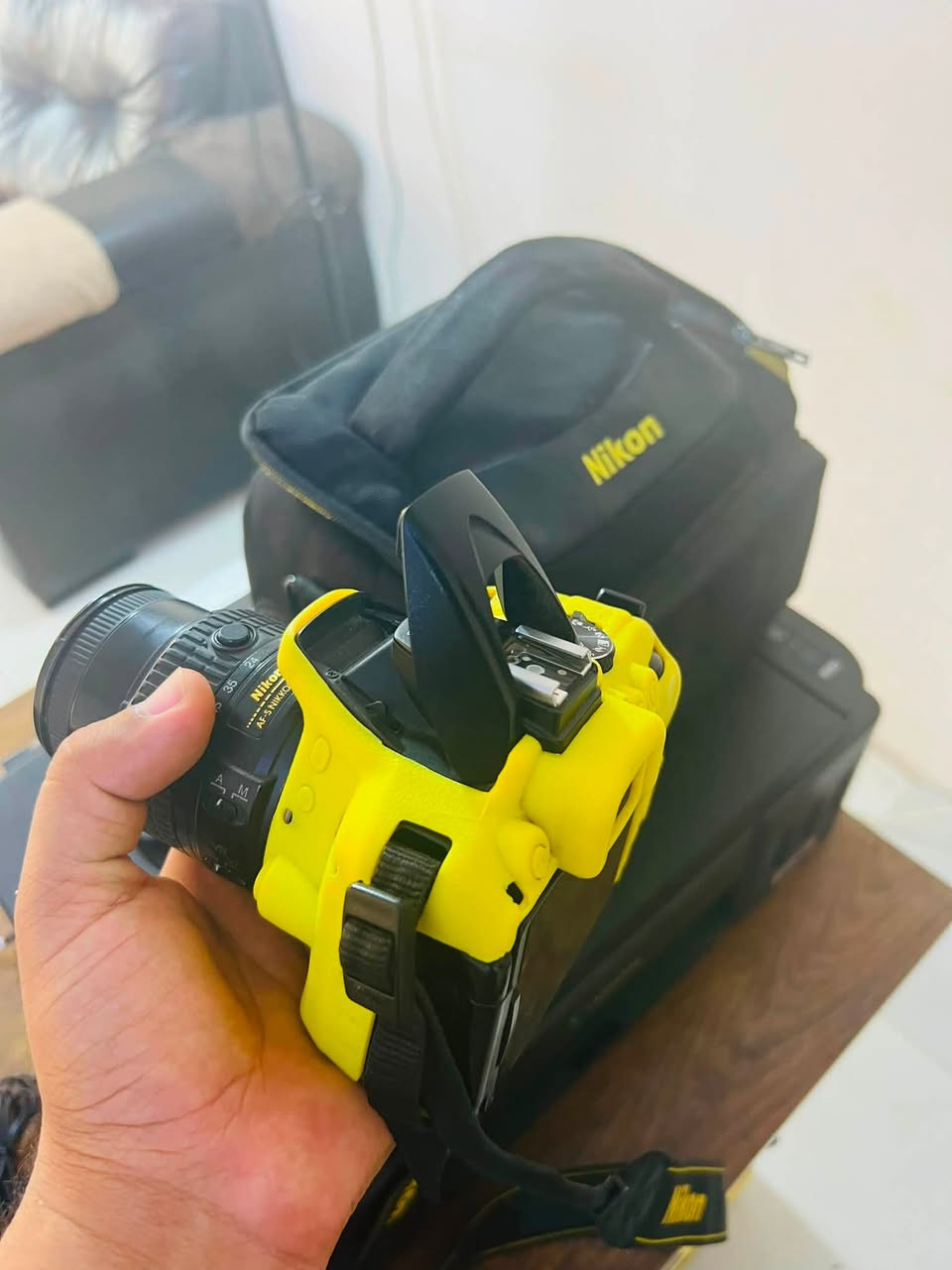 للبيع كاميرا Nikon D5300 احترافية

كاميرا نظيفة جداً وشغالة 100% - مناسبة للمبتدئين والمحترفين وطلاب التصوير

المواصفات:

•  بدقة 24.2 ميغابكسل - صور فائقة الوضوح
•  تصوير فيديو Full HD
•  شاشة متحركة + واي فاي و GPS مدمج
•  عدسة 18-55 VR مع مانع اهتزاز
•  مع حزام نيكون الأصلي + كفر حماية سيليكون مع حقيبة 
بطاريات 🔋 عدد 2 

الحالة: نظافة 100/100، استخدام شخصي
المكان: محافظة واسط /قضاء  العزيزية 
***********
سعرها 500 الف
