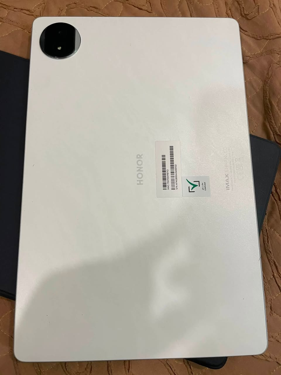 📱🔥 للبيع Honor MagicPad 2 🔥

جهاز HONOR MagicPad 2 بحالة ممتازة جداً ✨
نظيف جداً واستخدام خفيف، وكل ملحقاته موجودة ✅

🎮 قوة وأداء عالي للألعاب والاستخدام الثقيل
⚡ معالج Snapdragon 8s Gen 3 بتقنية 4nm
🚀 أداء قوي جداً بالألعاب، المونتاج وتعدد المهام
🎮 شاشة 144Hz تعطي سلاسة عالية بالألعاب والحركة

🖥️ المواصفات:
• شاشة 12.3 إنچ OLED
• دقة 3K – 3000×1920
• تحديث 144Hz
• سطوع يصل إلى 1600 nits
• أكثر من 1 مليار لون
• كثافة 290 PPI
• شاشة مريحة للعين
• 8 سماعات مع Spatial Audio 🔊
• بطارية ضخمة 10050mAh 🔋
• شحن سريع 66W ⚡
• نظام MagicOS
• نحافة 5.8mm
• وزن تقريباً 555g

📦 الملحقات كاملة:
✏️ قلم HONOR الأصلي
⌨️ كيبورد HONOR
📦 الكارتون الأصلي

💰 السعر: 750 ألف دينار فقط

📍 الموقع: بغداد – الدورة
  
     رقم الهاتف ***********

🔥 جهاز قوي جداً، شاشة خرافية، ومناسب للألعاب + الدراسة + العمل + الأفلام
