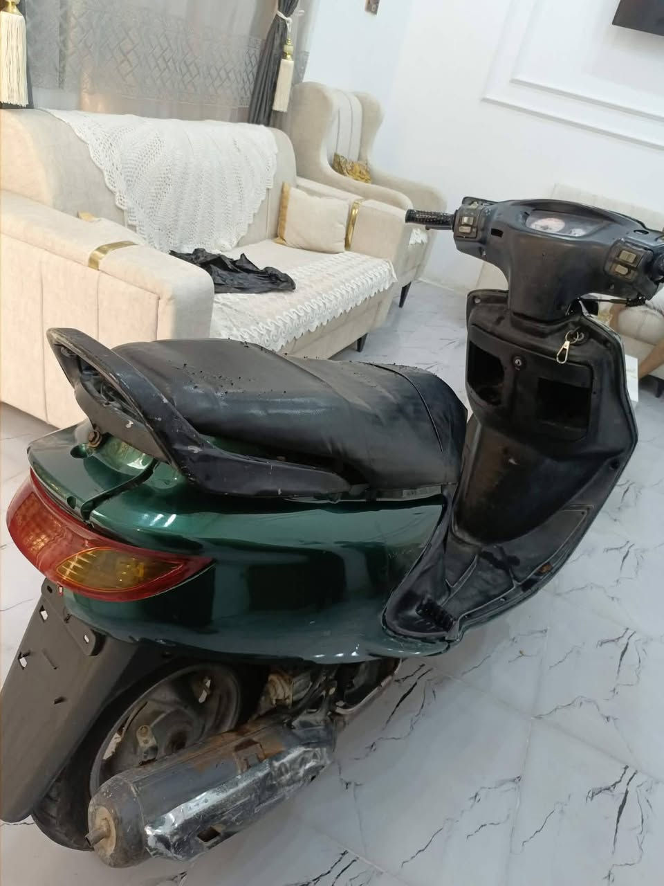 مرحبا شباب ل كزز دراجه مرتبه وحلوه وشغاله من طول للطول ماناقصها اي شي لايتات اشاير ال  س ع ر 400 وبيها مجال قليل مفتوحه دراجه ودراجه فراشه جاهزه من طول للطول لايتات صطاب هورن كله تمام تشتغل هندر والسلف شغال يرادله فقط الادشلي نقص بي لبليته الي تحصر الدشلي خربت والدراجه اخوان خرسه صوتها ناعم س ع ر 450 وبيها مجال وخادم الكم  العنوان تنومه منكقة نهر حسن رقمي واتساب ***********
