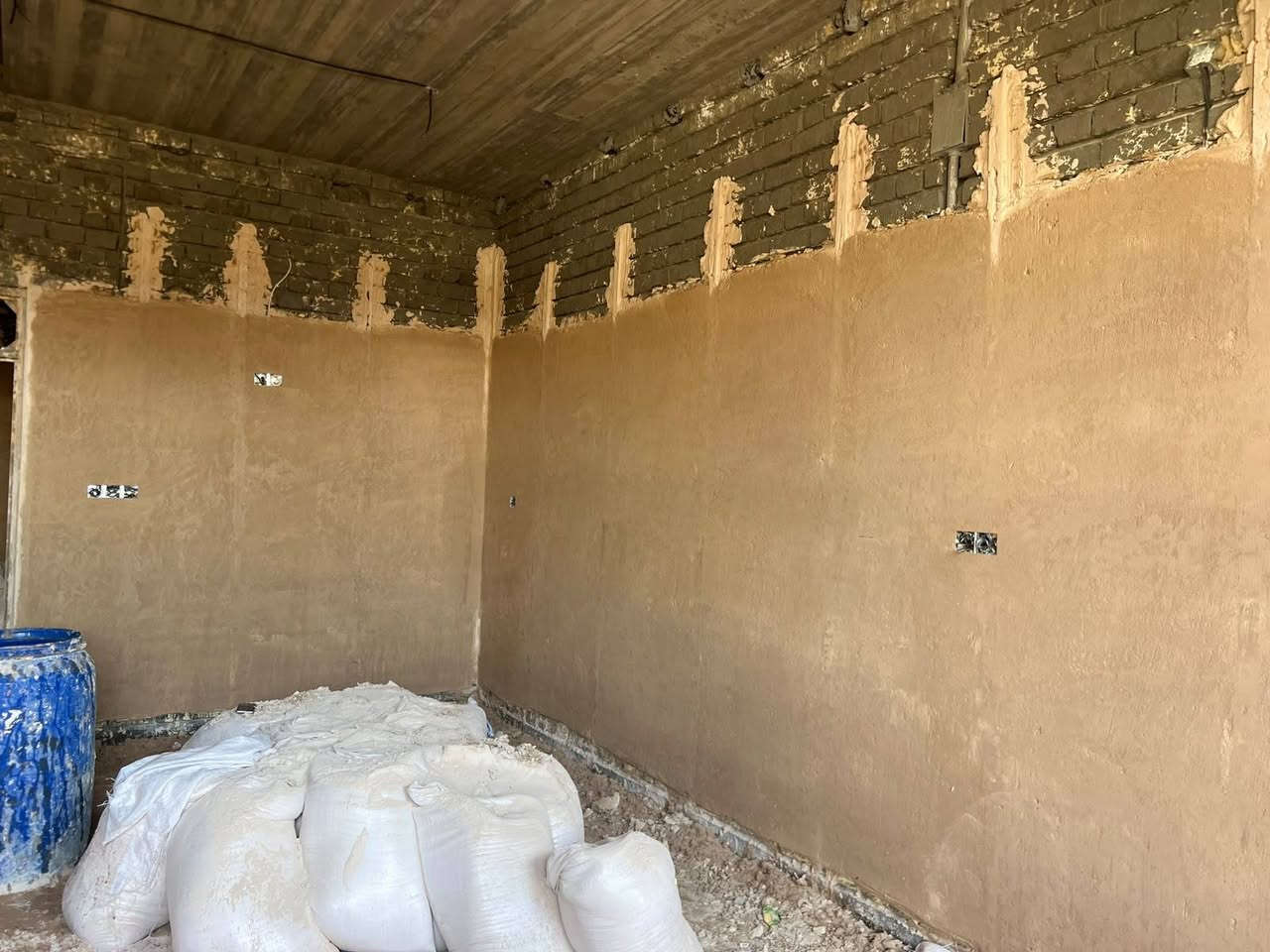 سلام عليكم كادر جص وبروك 5خلفات شغل درجه اولئ مبيت داخل الموقع  شغل فلوجه +بغداد خابرني ودلل والرزق علا الله ***********

نص مكتوب في الصور:
- HONOR X9c Smart 24mm f/4 1/100s ISO694 ١٦:٢٩ ٢٢/٠٨/٢٠٢٦
- HONOR X9c Smart 24mm f/4 1/50s ISO579 16:28 2024/08/22