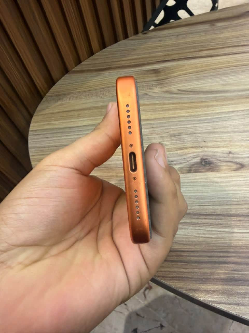 السلام عليكم ايفون 17 pro max  للبيع  مشحون 40 مرة بطارية 100 السعر 1850 سيم كارت 256 (***********)
