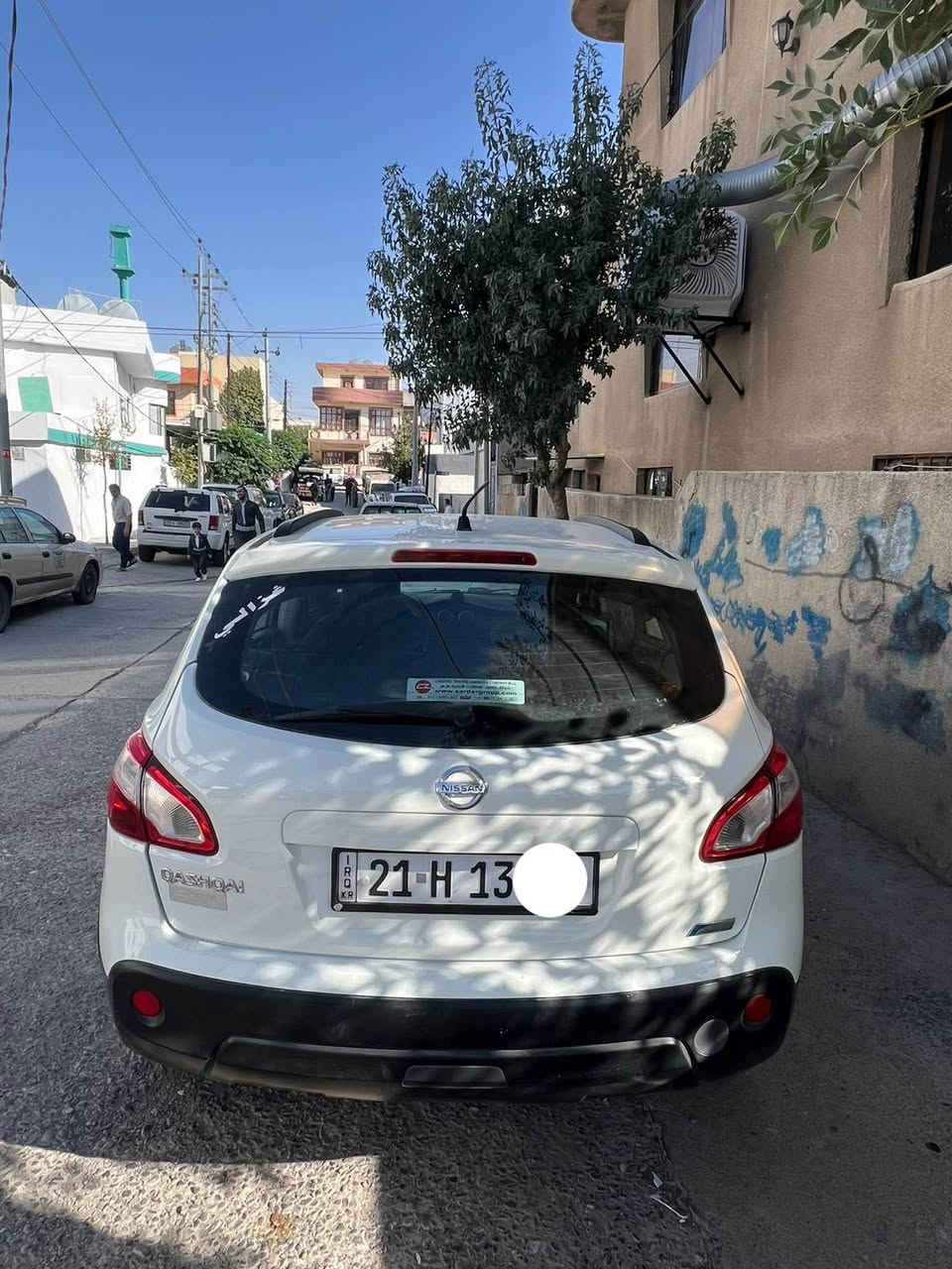 نیسان قاشقای مۆدێل 2012 خلیجی سپی 
جام و ئاوێنە کارەبایی، سوکان ڤۆلیۆم..
بێ دەعم و لێدراو تەنها دوو چەمەلخ و بۆنیت لەسەر ساغی بۆیاخ کراوە گێڕو مەکینە نەکراوەتەوە…
سەنەوی تازەیە
لەسلێمانیم
*********** السليمانية, العراق
