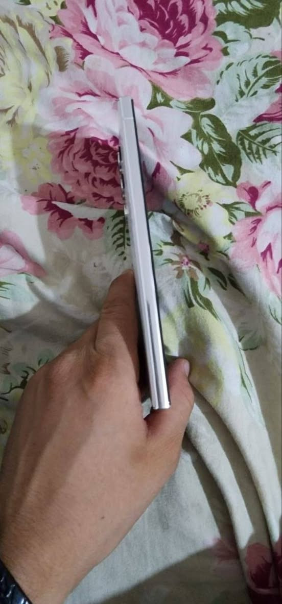 السلام عليكم S23لترا جهاز زلغ واحد مابيه مكفول كفاله عامه
ذاكره 256 جهاز نضيف جداً مراوس بايفون فقط الاستفسار *********** خاص موجود
