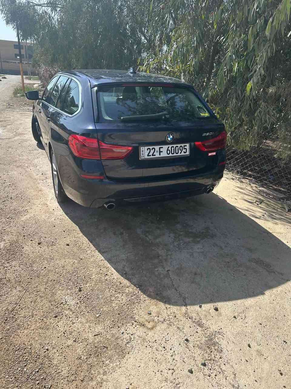 سيارة BMW موديل 2018 خليجي وكالة حجم  520I ستيشن ( تكسي مطار دبي )
محرك حجم 2000 توين بور توربو 
محرك و گير غير مفتوح شادي جديد 
رقم اربيل الدولي سنويه وهزه ورقم جدد 

عداد المسير : 480الف كيلو متر   قابل للزيادة  تصعدها محركها زيرو 
المواصفات
1- سيارة BMW حجم 520I  موديل 2018 خليجي وكالة مكفول كير ومحرك وكلشي  
2- محرك حجم 2000 توين تيربو بقدرة 186 حصان 
3- لايت زينون عالي ناصي مع LED نهاري 
4- مرايا جانبية شفط كهرباء مع اشارات بالمرايا الجانبية 
5- قبق جنطة كهربائي شفط 
6- ويل كب حجم 20مع تخم تاير جديد  
7- حساسات امامي خلفي عالي التحسس والدقة ومعروف بالبي ام 
8- بصمة 
9- تقسيم داخل المرايا الجانبية للزوايا الميتة 
10- غرفة السيارة جلد مشمشي اصل والغرفة بحالة ممتازة جدا 
11- تحكم فول كهرباء لكشنات المقدمة 
12- تبريد السيارة ثلاثقطع امامي وخلفي وتحكم خلفي بالتبريد الخلفي 
13- تحكم ستيرن جهتين متكامل لمجموعة من ايعازات المركبة 
14- شاشة دشبول كبيرة بحجم 6.5 بوصة تحتوي على كمبيوتر متكامل لكل المركبة معربه بل عربي 
15- كير عادي اوتوماتيك مع 3 وضعيات للقيادة 
16 -وباقي مواصفات المركبة الغنية جدا عن التعريف  

تخم اطارات جديد  ومسويلها ادامة كاملة
رقم *********** السعر 145
