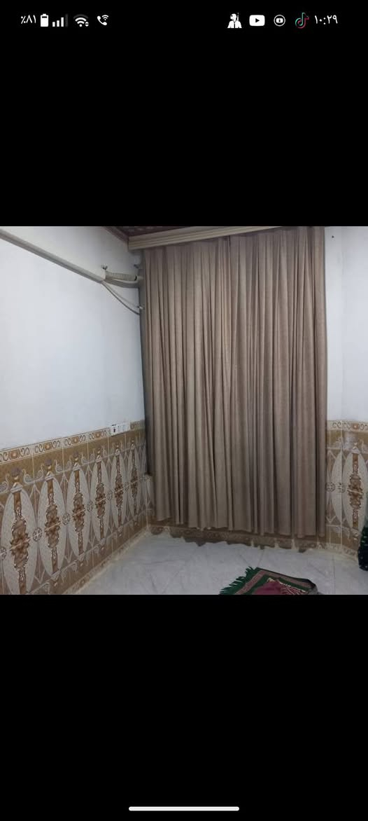 سلام عليكم مشتمل للبيع مساحه 120
جاهز للسكن كليته كامل من سقوف وسراميك كليته ولبخ 

التحويل ثاني يوم السعر مناسب جدن مستعجل على بيعت البيت 
لاتصال مع صاحب البيت ***********
