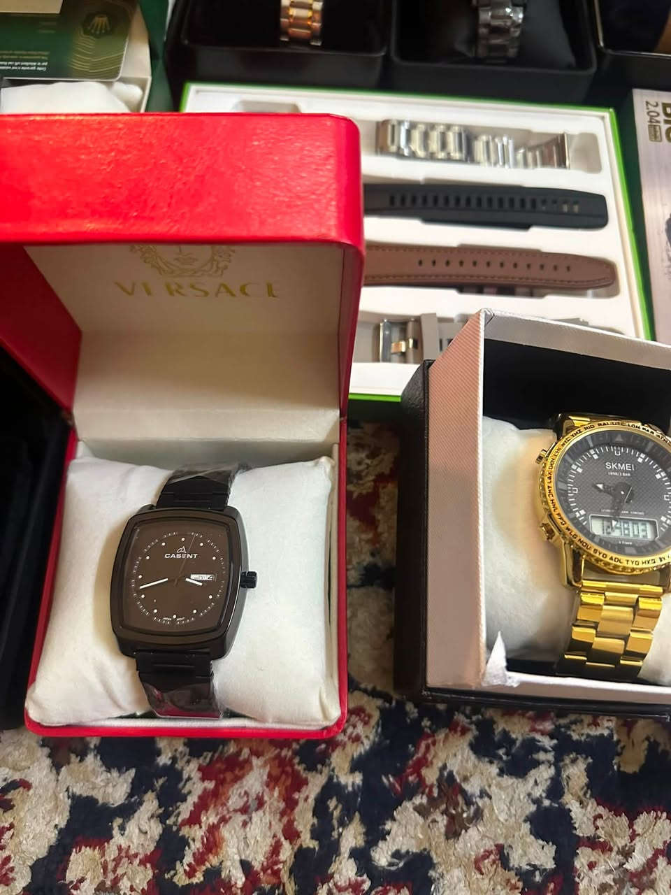 مجموعة ساعات مختلفه عدد 20 قطعه بيعه وحده وبلعافيه على اللي ياخذهن سعر القطعه على 25 الف مع علم كل قطع سعرهن اكثر مكاني كاظميه ***********
