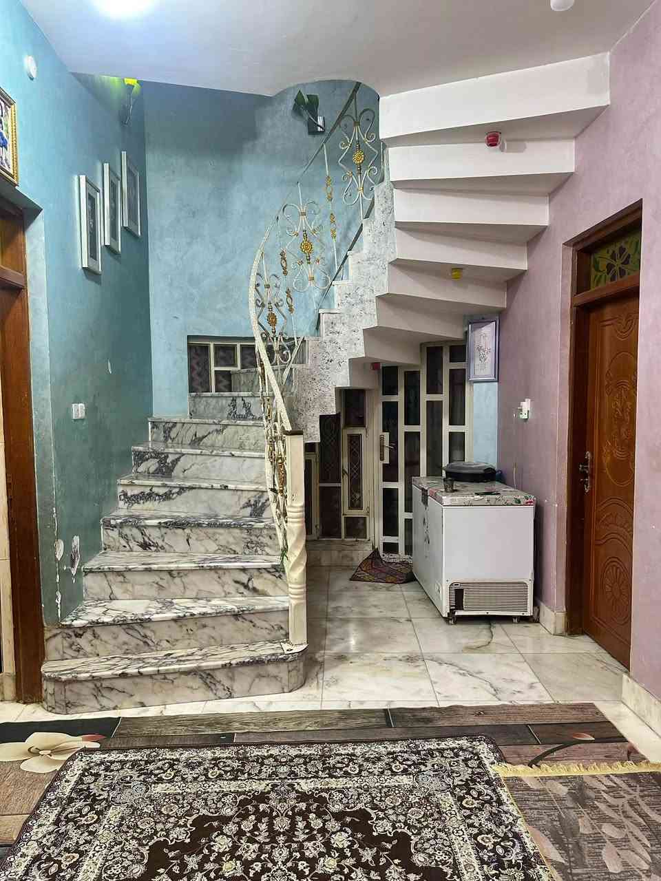 سلام عليكم
بيت للبيع في حي الشهداء  ساحة المختار ابو يعقوب العبادي موقع البيت على الساحة مساحة البيت بالطابو (104)واقع حال (120) متر بناء البيت يتكون من استقبال ومطبخ وصالة وغرفة نوم وحمام داخلي وحمام خارجي وطارمه ومناور عدد 2 بالطابق الارضي الطابق الثاني غرفتين نوم وصالة وحمام بناء حديث ومواصفات وجودة البناء ممتازه للاستفسار ***********
