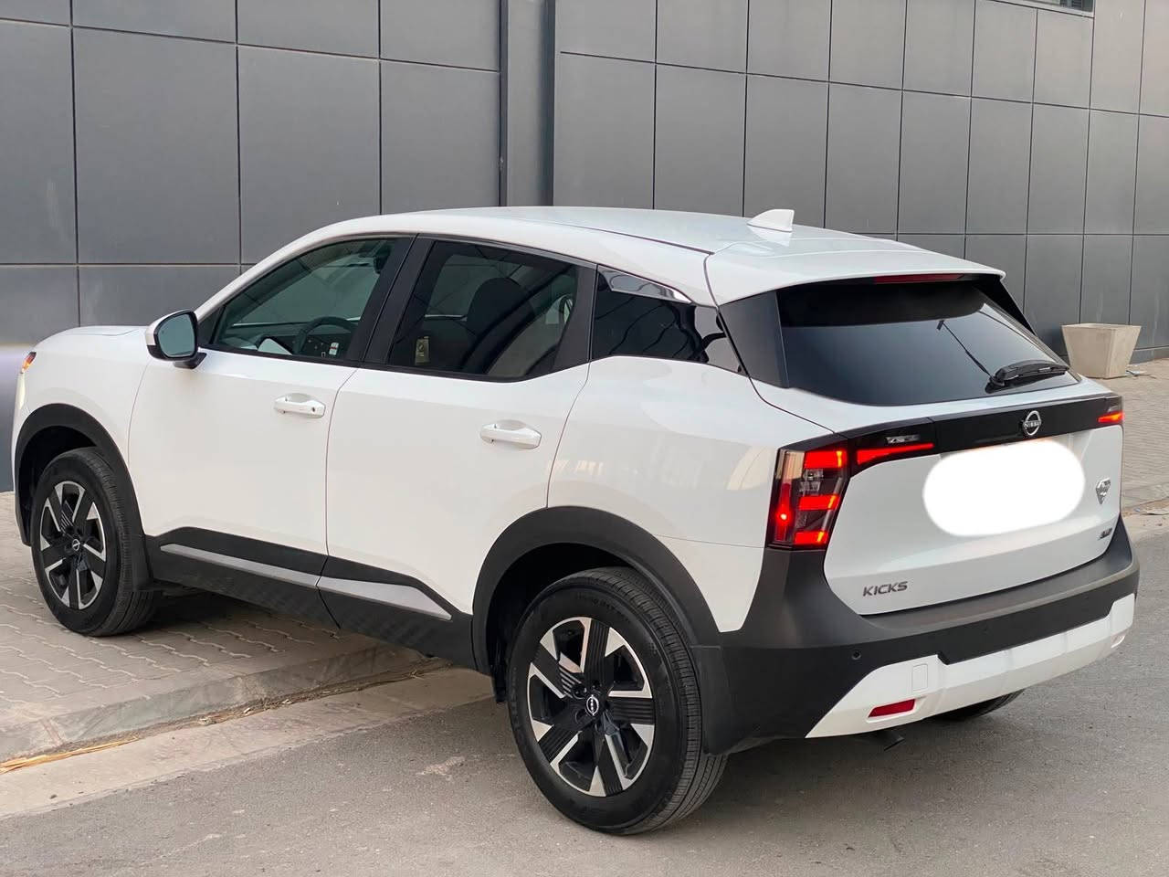 Nissan kicks 2025 SV Awd ***********
ڕەنگ سپی مواسەفات . بەسمە . شاشە گەورە . کامێرا . حاسەی هەر 4 لا ڕادری پێش و دوا . دەبڵ اکسل . برێک بەسمە . تەنها 5 هەزار ڕۆشتوە وەکو سفر وایە . پەڵەیەک بۆنید بۆیاخە ناوی نەگرتوە هەموو شتێکی بیلادە . 3 مانگ کاتی لەگەڵا 
سعر 170$$ شوێن سلێمانی السليمانية, العراق
