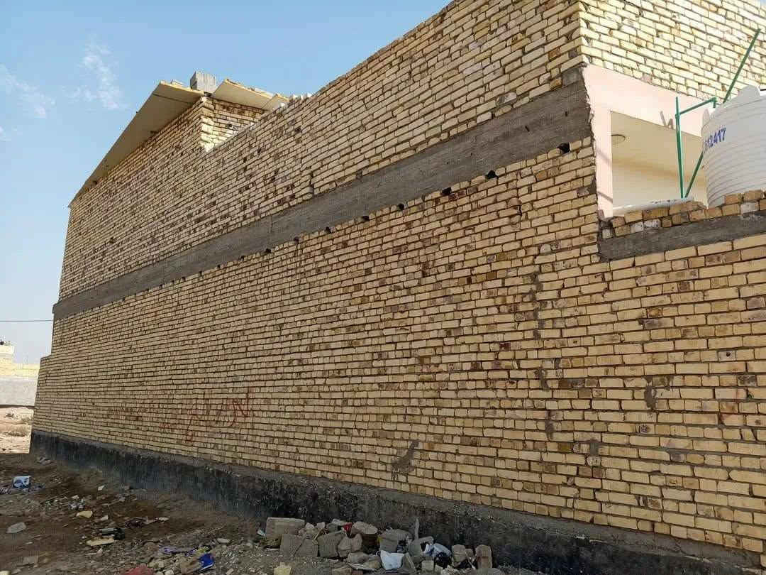 ٢٠٠م • ٣ غرف • بناء حديث