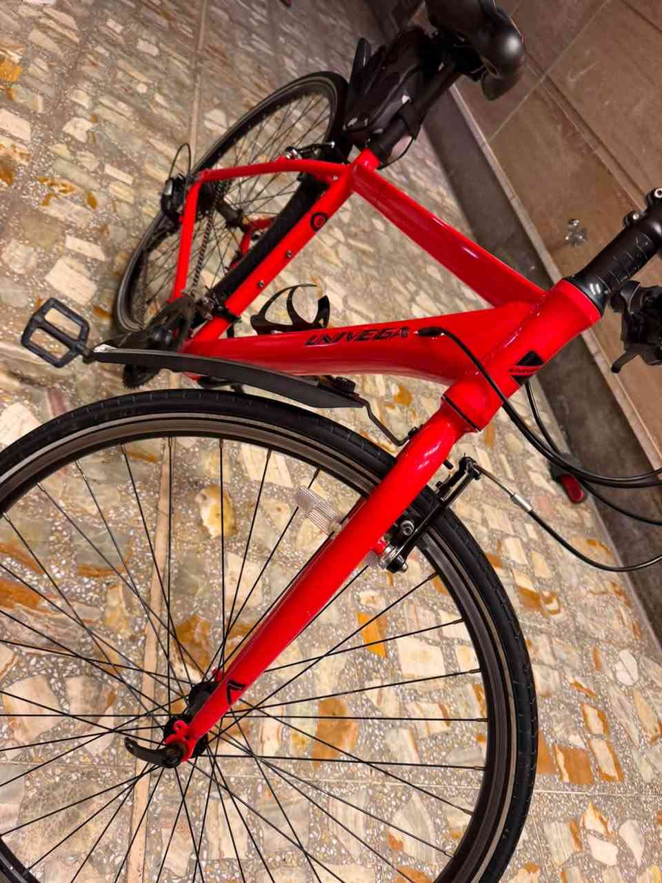 يونڤيكا C700 • ٢٨ بوصة • Shimano ALTS