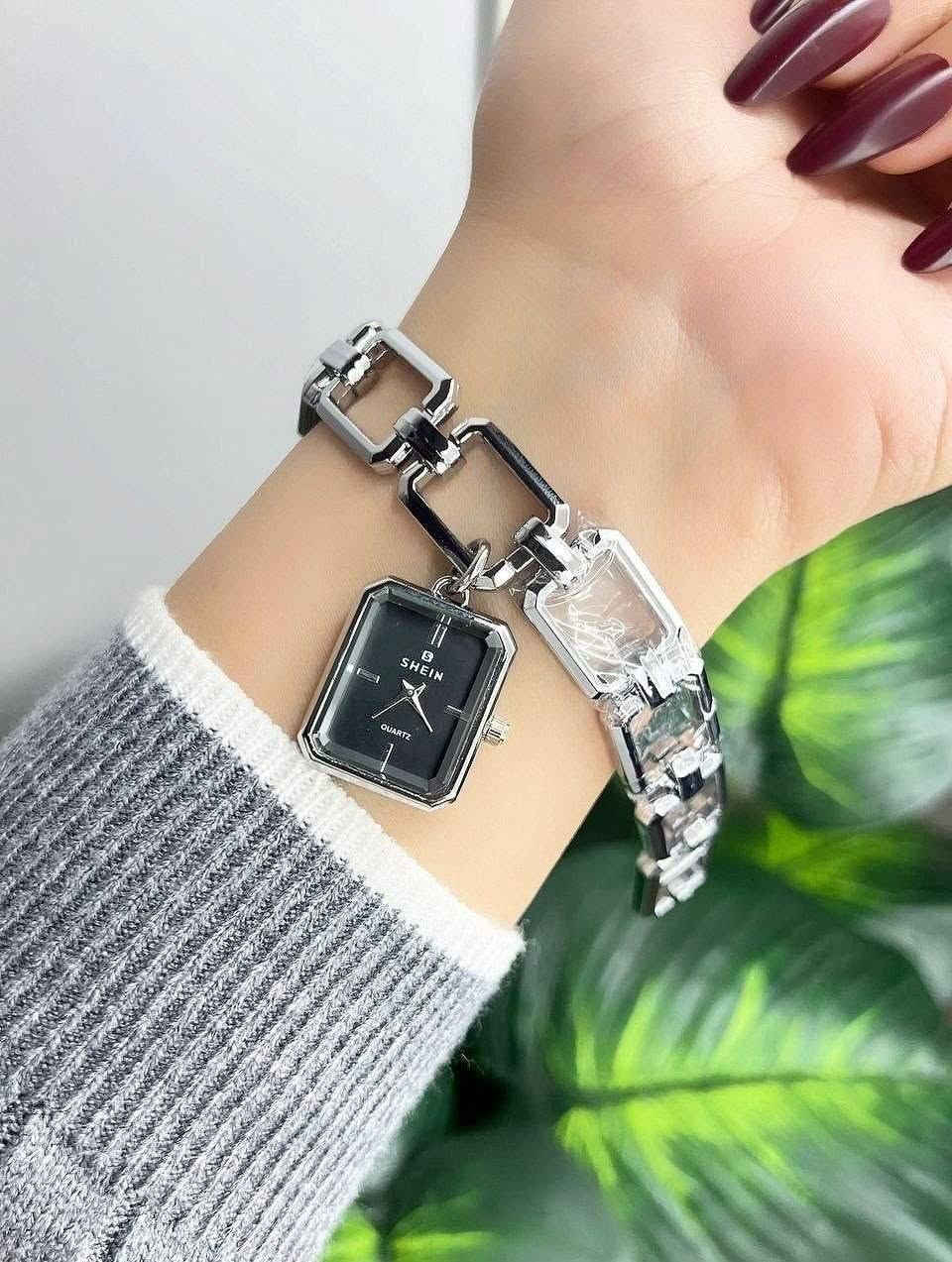ساعات حديدية • نسائية • جودة عالية