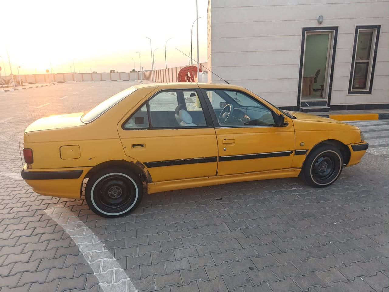 بيجو بارص 2015
مكينة كسر كارتون قبل ٣ اشهر شادها  بكامل تفرعاتها
كير فرنسي مع درايم شفتات فرنسي
ظفيرة كاملة جديده 
مشط ستيرن جديد كارتون
حدادية كامله ايساكو شرط
باور ستيرن كارتون 
تبريد شرط  يجرش
تدفئة 
تخم تاير ياباني قبل اسبوع شادهن
السنوية منتهيه وراعيها شارط علي تحويل
السعر ٢٥ ورقة وبيها مجال حك الجية 

اتصل وتدلل 
***********

