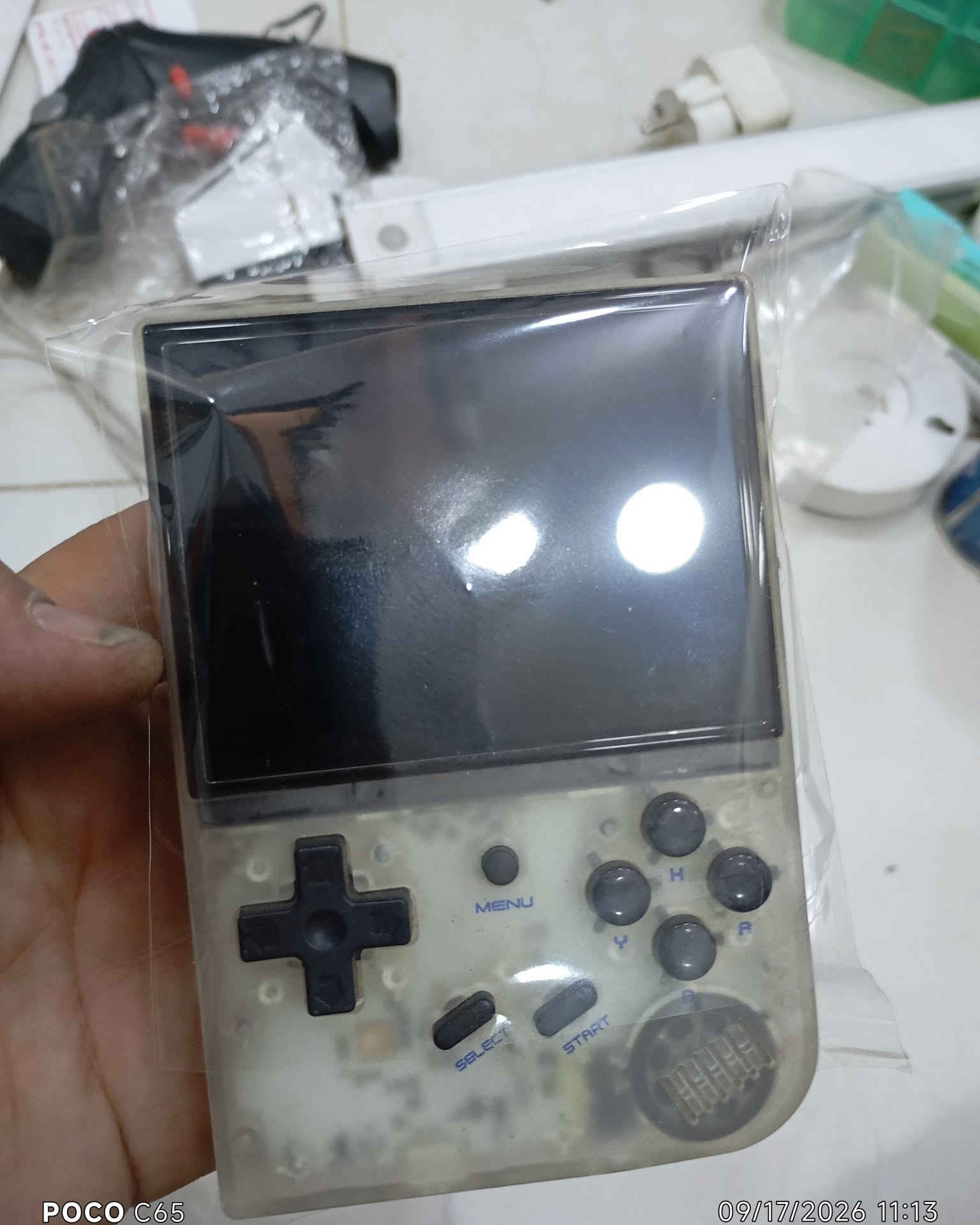 بسعر البلاش
فرصة مميزة! جهاز ألعاب ANBERNIC RG 35XX للبيع 🎮

​الموديل: ANBERNIC RG 35XX (شفاف)

​الحالة: مستعمل، بحالة جيدة جداً، مع بعض علامات الاستخدام البسيطة (كما هو موضح بالصور ).
الجهاز بحاجة الى تبديل بطارية يعني ابيع فحم

​المواصفات: 

​شاشة ملونة واضحة.

​أزرار تحكم كاملة (D-pad، أزرار حركة، أزرار كتف L1/L2/R1/R2).

​بطارية ليثيوم بوليمر (Li-Po) قابلة لإعادة الشحن بسعة 2600mAh (3.8V).

​منافذ متعددة: منفذ شحن Type-C، منفذ سماعات 3.5mm، ومنفذ Mini HDMI للتوصيل بالتلفزيون.

​فتحات لبطاقات الذاكرة (MicroSD).

​السعر: 9,000 دينار عراقي فقط!

​للتواصل والاستفسار: يرجى المراسلة على الواتساب على الرقم: ***********

​لا تفوت فرصة استعادة ذكريات الألعاب الكلاسيكية

نص مكتوب في الصور:
- POCO C65 09/17/2026 11:13