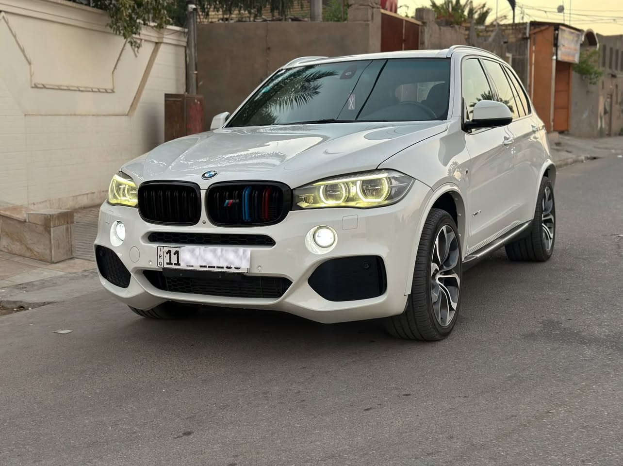 BMW X5 ام بكج 
موديل 2014 
((.       رقم مميز        )) 
خليجيه وكالة    
فول مواصفات اعلى 
مواصفات بالX5 

محرك ٦ سلندر تون تيربو (المرغوب)
كشنات مساج 
تدئفه تبريد كشن اربع ابواب بصمه 
ابواب وجنطه شفط 
مرايه عاكسه للضوء وشفط وقلاب عند الرجوع
داتاشو 
نفكيشن 
ميموري كشن 
لايت زنون متحرك مع الستيرنك 
ويل كل رياضي تو سايز
بدي كت رياضي 
٥ كامرات 
حساس امامي خلفي
ستيرنك هزاز  
تدفئة وتبريد ستيرنك
 لايت داينمك متحرك 
انارة محيطية ترحيب
حساس امطار 
اوتو ستوب
5 وضعيات قيادة
ويل كب رياضي مع
تاير تو سايز رن فلات
مع رادار امامي وجانبي
نضام تثبيت السائق
انارة داخلية 
٤ وضعيات قياده
سلايد روفر فتحتين
بردات جانبية 
احزمة كهربائية 
تخشيب صاج داخلي مع فورميكا
كشنات رياضية
ماشية 134 الف ميل قابل للزياده

السعر 270 مع الرقم المميز  

***********      (. للتواصل واتساب فقط  )
