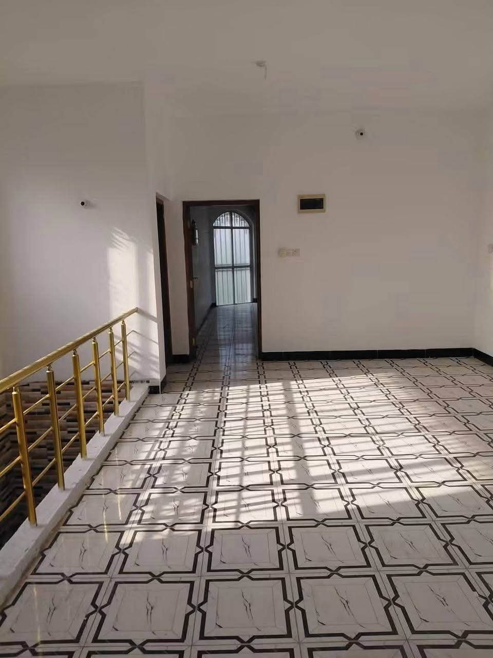 دار للايـــــ🏠ـــــجار الموقع حله الجمعيه خلف مطعم فوانيس

مساحة البيت 200م طابقين 

يحتوي على ٣غرف نوم وصاله وكلدور ومطبخ ومجمع صحيات 

الأرضيه مرمر الواجهه مرمر 

كراج سياره وحديقه 

بدل الايجار مليون 

الاستفسار اتصال على الرقم التالي 

***********
***********
مكتب سديم الهندسي /حي الصحة شارع الكورنيش
