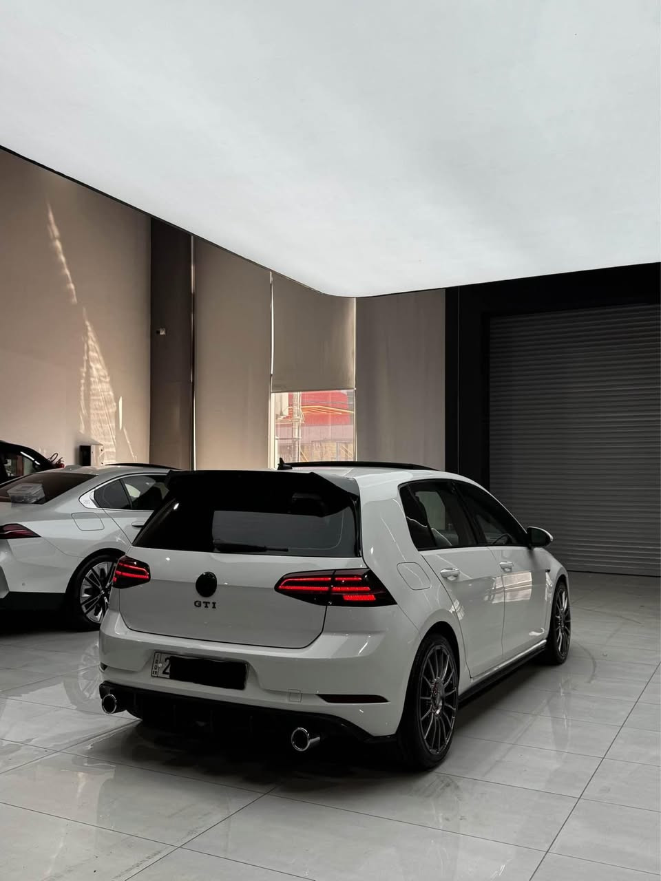 GOLF GTI 2020 
ئەمریکی ٢٠٢٠ تەنها بۆنیت بۆیاغە بێ ژورێ ئێرباک سوکان سیستەم مواسەفات فول فول پانۆراما جلد کوشین سارد و گەرم لایت متەحەریک ٤ مۆدی لێخورین تەنها ٨٢ هەزار رۆیە گێر و مەکینە کارەبایات تەقە و رەقە هەموی بەشەرت رەقەم سەنەوی هەموی نوێ هەتا فحس و هەزەشی نوێیە یەکەک لە جوانترین گۆلفەکانە 
لۆ سحری تەلەفون بکەن تکایە جوابی نامە نادەمەوە 
*********** أربيل, العراق
