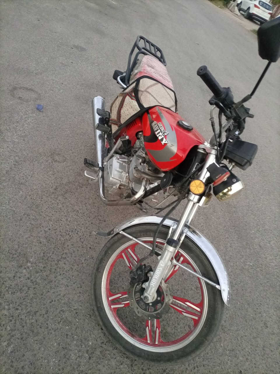 دراجه ناريه نوع سيفان محرك ١٥٠ موديل ٢٢ طالعه ٢٤ محرك مفتوح مره وحده عايزه فقط كهربائيات كله مبدل جديد تأيرات كلجات طرمبه تجفيت جديد كذلك و الدراجه مرقمه رقم انكليزي سعرها قفل مليون ونص يعجبك حياك الله تفضل هذا رقمي ***********
