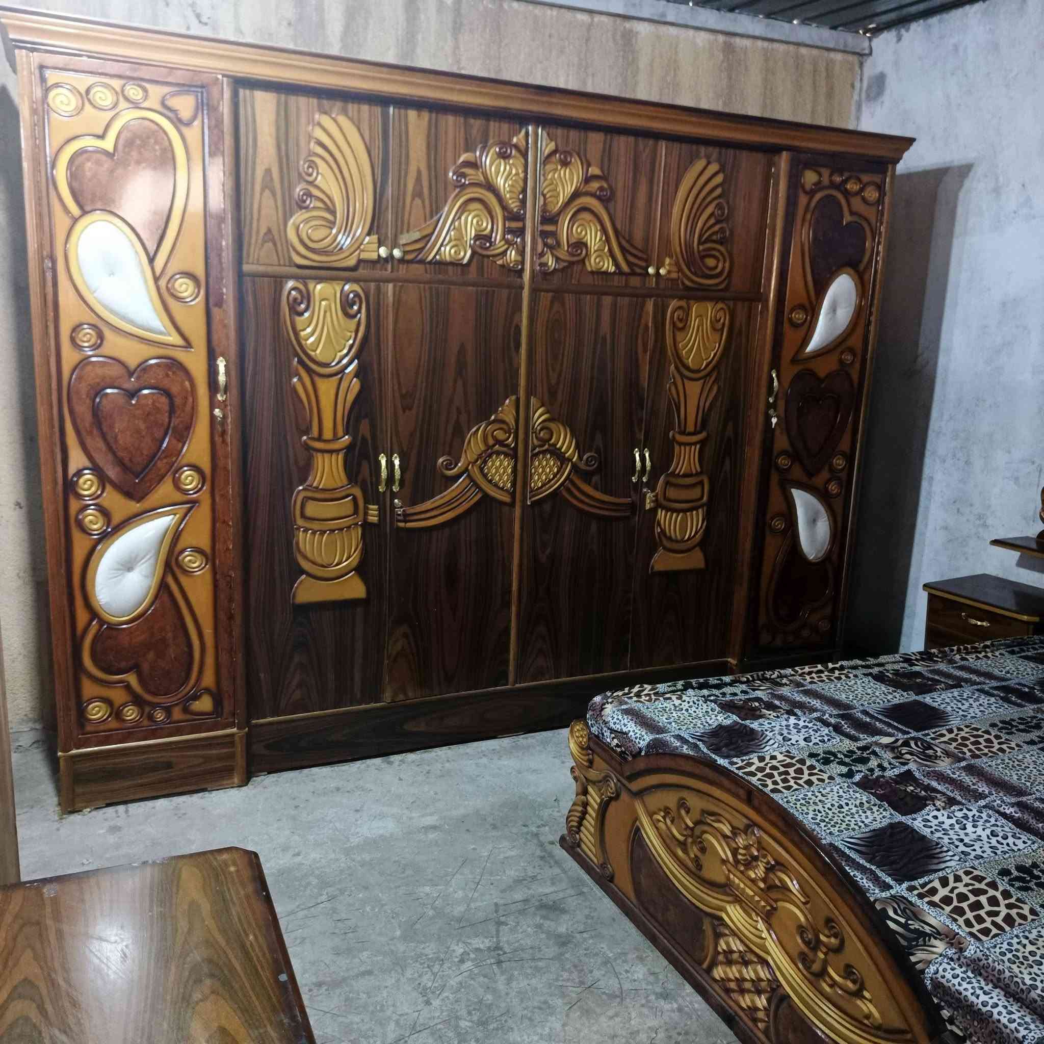السلام عليكم اثاث  مستخدم لل ب ي ع المكان  الطارميه حي الفارس شارع السكلات خلف معارض حجي وليد  السيارات قرب جامع الصديق  للاستفسار خاص او ع رقم الهاتف***********    ؟***********
