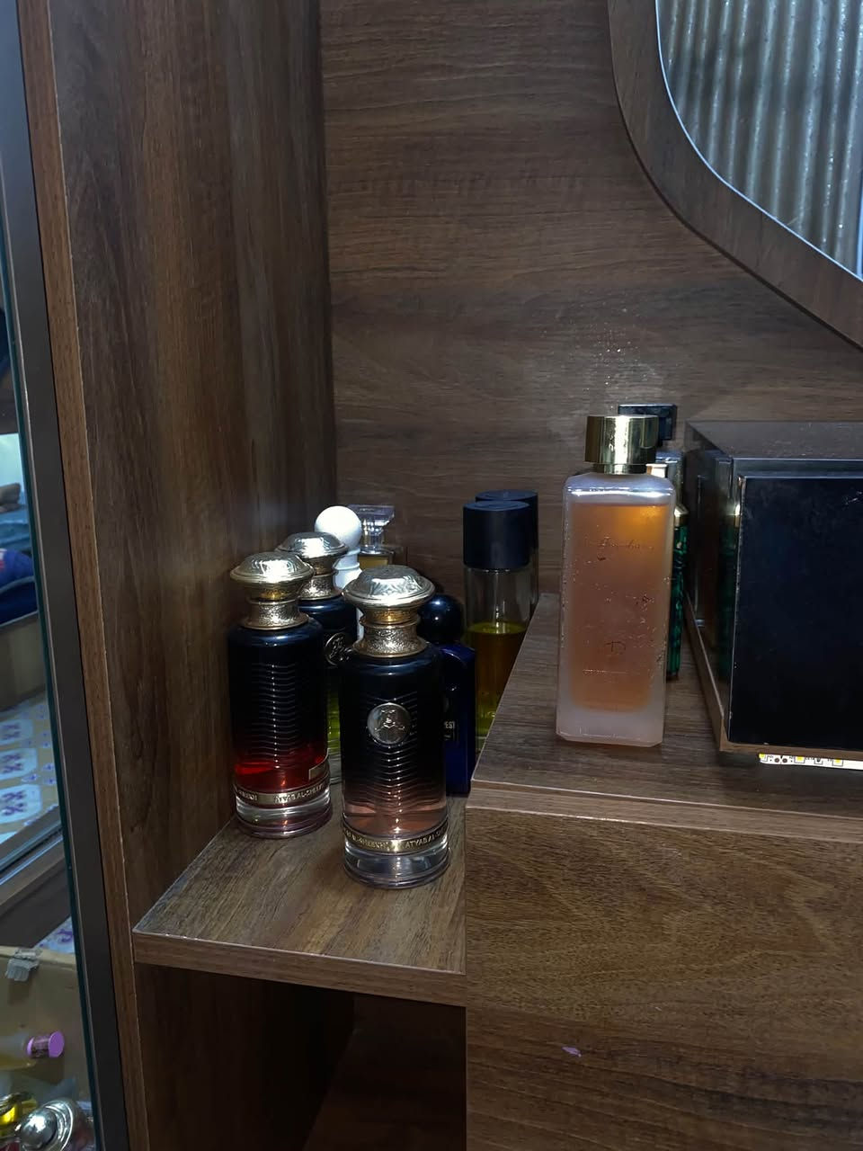 شلعه عطور
اصليه من براندات خليجيه وفرنسيه ثبات وفوحان والاحجام مختلفه بين 100mlوال150ml
العدد7عطور السعر 🔥50الف فقط 
تفاصيل راسلني خاص 
***********بي واتس
