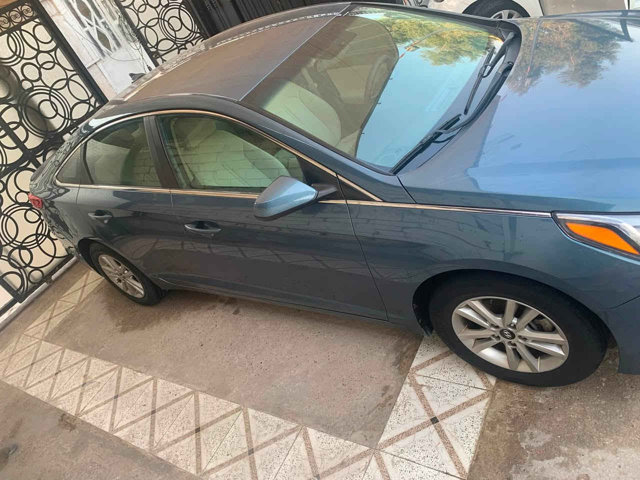 السلام عليكم سوناته 2016 للبيع مكينه 2400
سياره جاهزه بدون اي نقص بيها صبغ الكصه مال البنيد فقط ولا قطعة مبدلة السياره كلها ليبل واحد تبريد صدر كير مكينه كله مكفول  بيها طخه بسيطه بل جاملغ الخلفي اليمنه واضح بل صور للبيع مكاني بغداد الغزالية للاستفسار اكثر
*********** رصيد 
*********** واتساب

