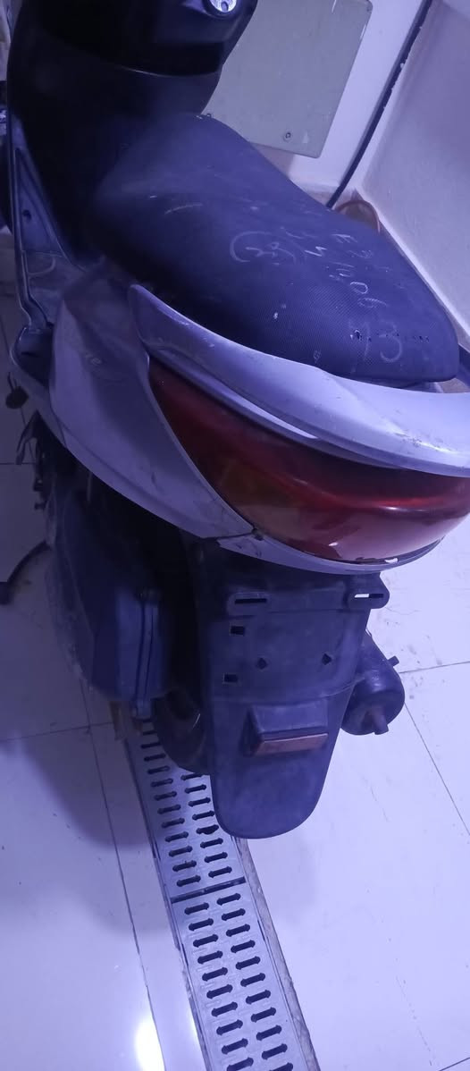 السلام عليكم مرخصت مدير الكروب درجة ابريز نوزل فول ابلادي برغي ممفتوح بيهة فقط اكو كسر بل كفر الامامي خفيف جدا عنوان بغداد البياع الري السعر 450 بيهة مجال بسيط جدا دراجة فول والقران ونازلة رمبة قبل 7 اشهر الرقم *********** اخوكم حيدر اللامي
