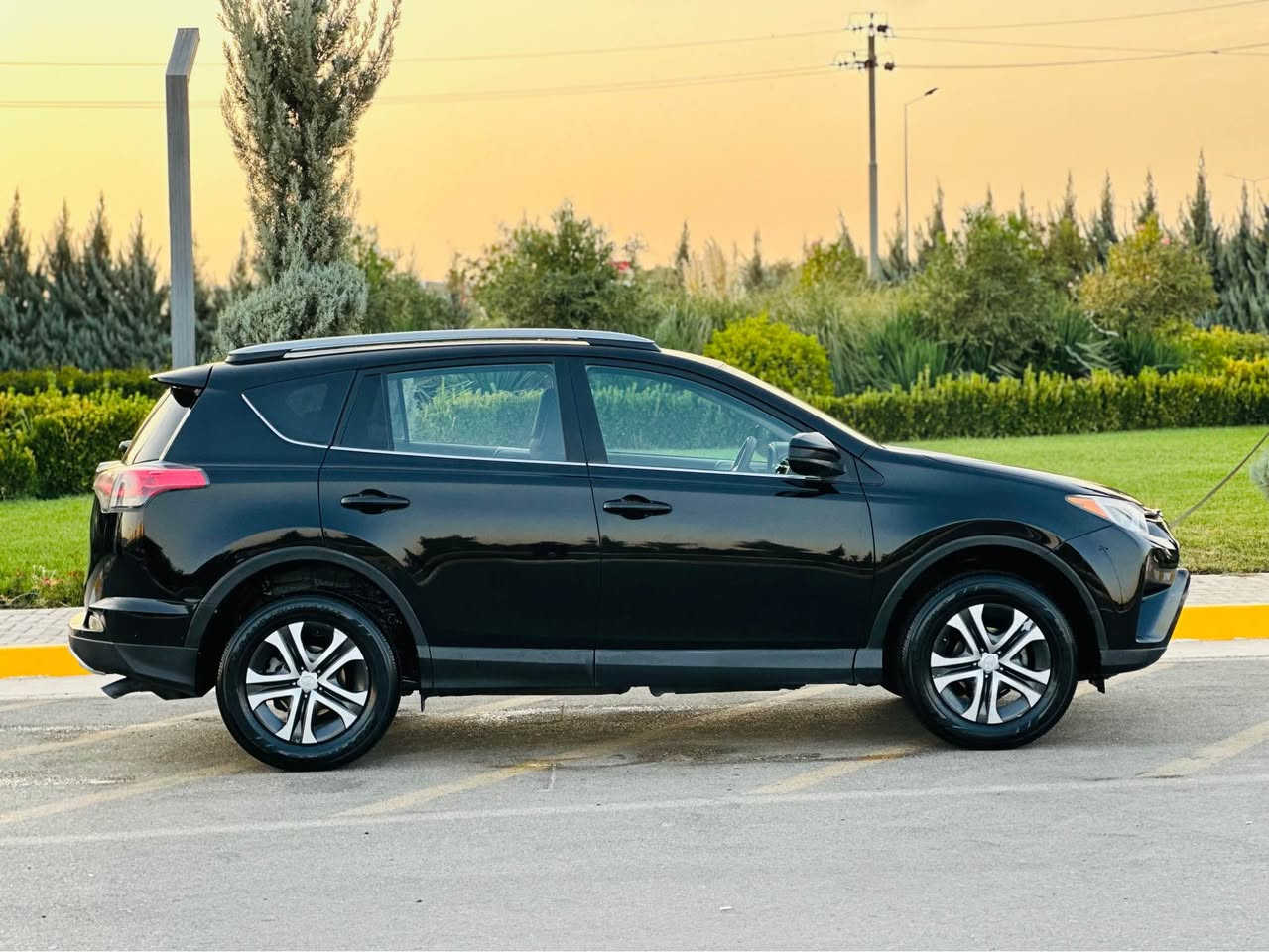 Toyota rav4 - 2018 LE 

مۆدێلی ٢٠١٨ مواسەفات LE 
سەیارەکە چەمەلەغی دوای سایەق و سنوق بۆیاخە بێ ئیرباگ پێشی کەپسە 
سەیارەکە لەسەر دەقی شەریکە ماوەتەوە و تەنها ٤٧ هەزار مایل رۆشتووە 
مواسەفات 
شاشە 
کامێرا 
راداری خەتی جادە 
گێر ئۆتۆماتیک و عادی 
مۆدەکانی لێخوڕین 
ئیکۆ - سپۆرت - نۆرمال 
سەیارەکە هەموو گیانی بەشەرتە 
سەنەوی بەسەر چوە بە شەرتی تەحویل و غرامە 

***********

سعر : 155$ و معامەلە Singapore
