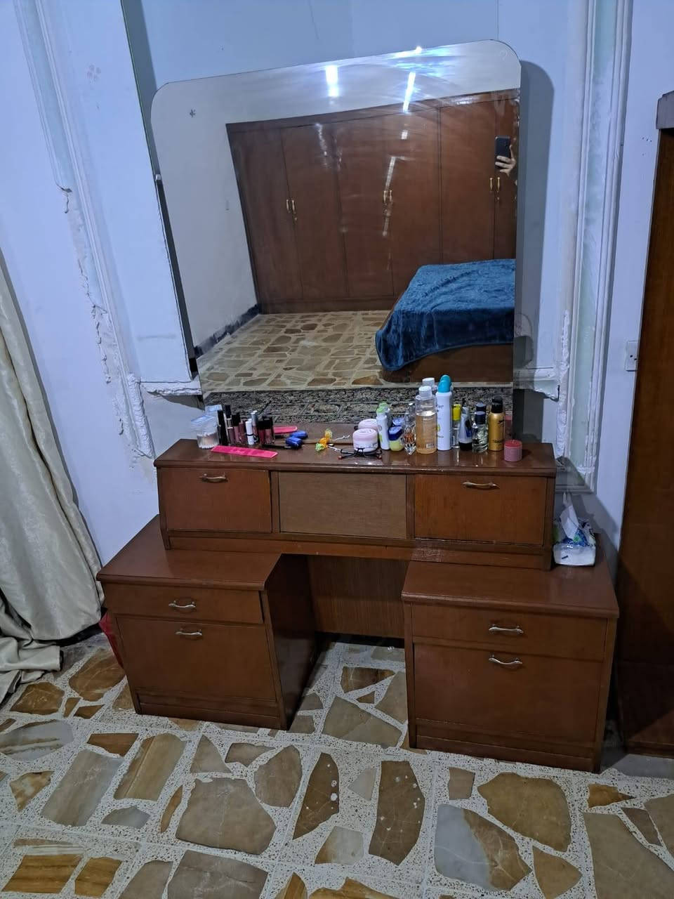 قرفت نوم نضيفه اسعر 400بي مجال اتصل على هذا ***********
