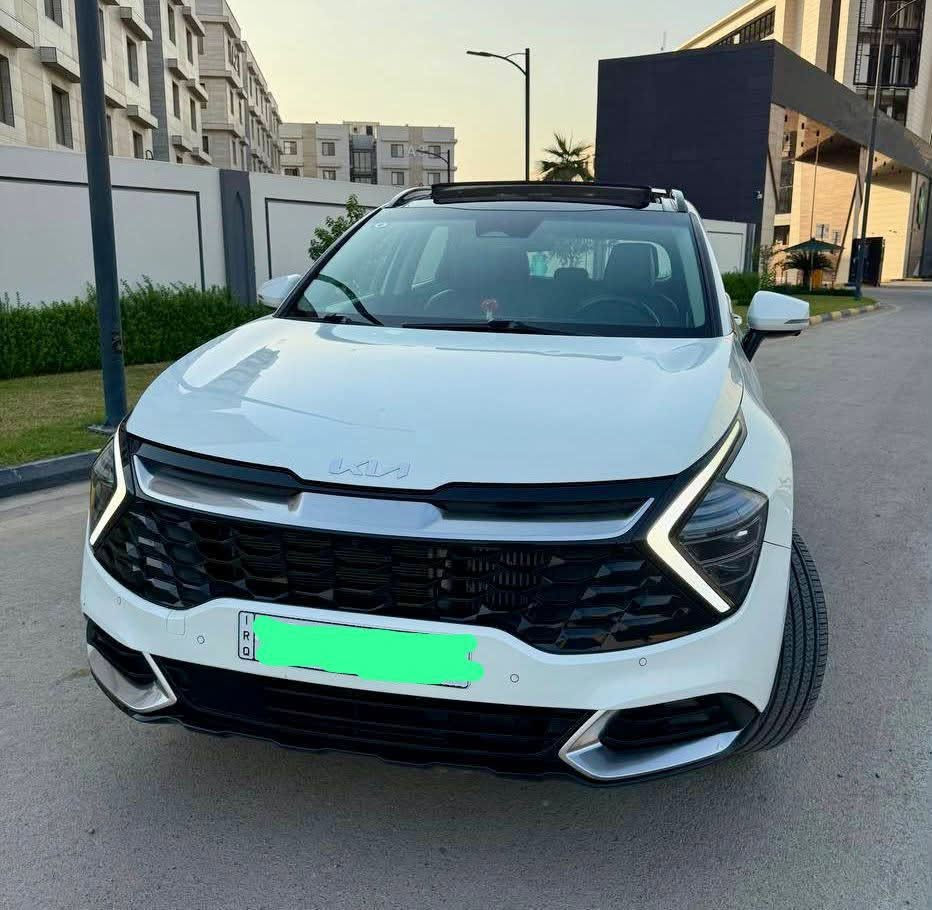 #سبورتج هايبرد- موديل 2023  
مواصفات فوك الفول برستيج 4x4 
٣ وضعيات قيادة ايكو و سمارت و سبورت 
و بيها بعد ٣ وضعيات اعتيادي و جبلي و ثلجي 
 محرك 1.6 لتر توربو هايبرد بقوه245 حصان ومحرك ثاني كهرباء ٦٦ كيلو واط  
ماشية 152 الف km
 ‏#حادث_ جاملغ و بنيد بدون ايرباك 
جميع الايرباكات سليمة 
 ‏#الفئة SX برستيج
كير ماوس اوتيماتك 8 سرعات
تشغيل ذكي ( بصمة ) ,تشغيل عن بعد
شاشة Apple CarPlay, android auto 
 4 كاميرات (360) درجة 
تحكم ستيرين كامل مع تدفئه 
 فتحة سقف ( بانوراما ) كاملة
 المقاعد الامامية تبريد + تدفئة 
المقاعد الخلفية تدفئه 
هاند بريك كهرباء
 شاشة كبيرة ( GPS )
 رادار امامي وجانبي وخلفي كل جوانب
حساس امامي و خلفي
 مقاعد خزن ميموري 
شاحن وايرليس
كراسي كهرباء 
صندوق كهرباء
 هاند بريك كهرباء 
 مانع انزلاق 
 اوتو هولد ( AUTO HOLD )
 مساعد نزول المنحدرات 
 سستم صوت هارمن كاردن
 ‏نظام قيادة ذاتي
 ‏كشنات جلد طبيعي 
 ‏منافذ USB +أواكس
 داخل انارة متغيرة عده الوان 
ترجيع وتقديم بالبصمه عن بعد 
و هواي مواصفات / اعلى فئة 

للتواصل واتساب 
***********
