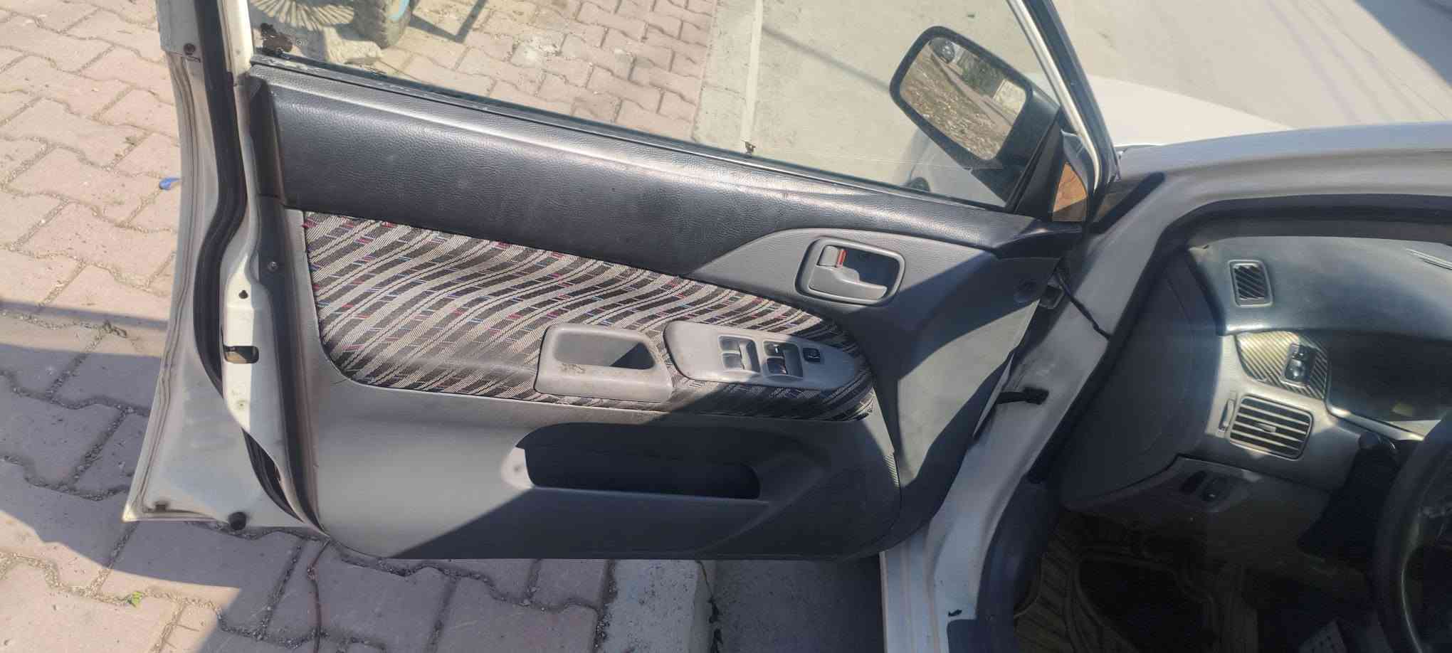 لانسر ٢٠٠٤ • مكينة ٢٠٠٧ • جير عادي