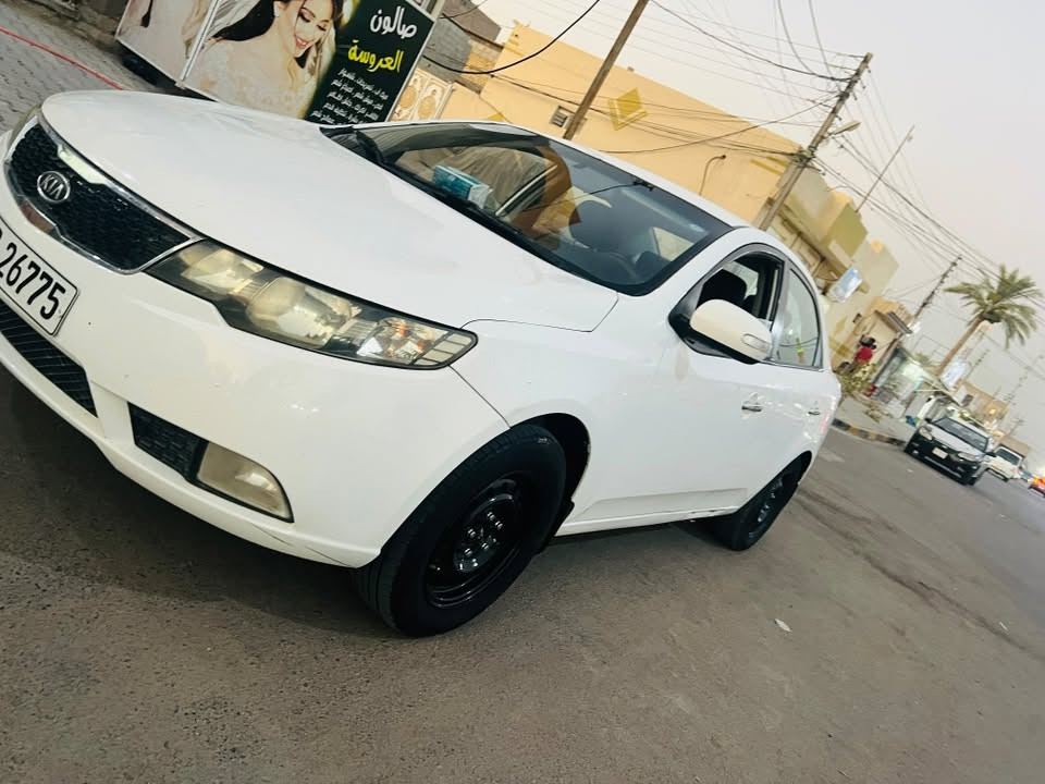سيراتو للبيع موديل 12  رقم اربيل جديد مكينه 1600 دووش سياره بيه قطعه تبديل بددون داخل. وبيه بارد قليل  تخم تاير  صدر خلفي امامي تبريد ثلج سياره فول عده البصمه والتنته  مكان سياره بابل جبله 
سعره 92 وبيه مجال قليل
***********؟
