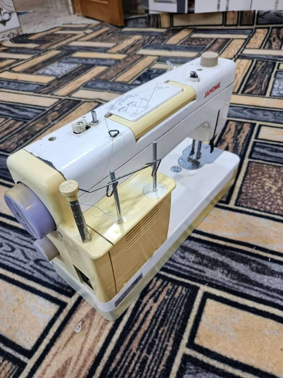 مكينه خياط بيبي صناعي شرط ياباني اصلي اشتريته قبل سنه او اكثر شوي وماعرفوله ف الاستخدام اقل السبوع تخيط كل الخامات حتى على الكارتون السعر  ٢٠٠ نقصه فقط الدوسه ضايعه تجي تفحص وتقتنع يلا تاخذ شرط هذا  مكاني كوت الحكيم متواجد خاص  ***********   واتساب فقط
