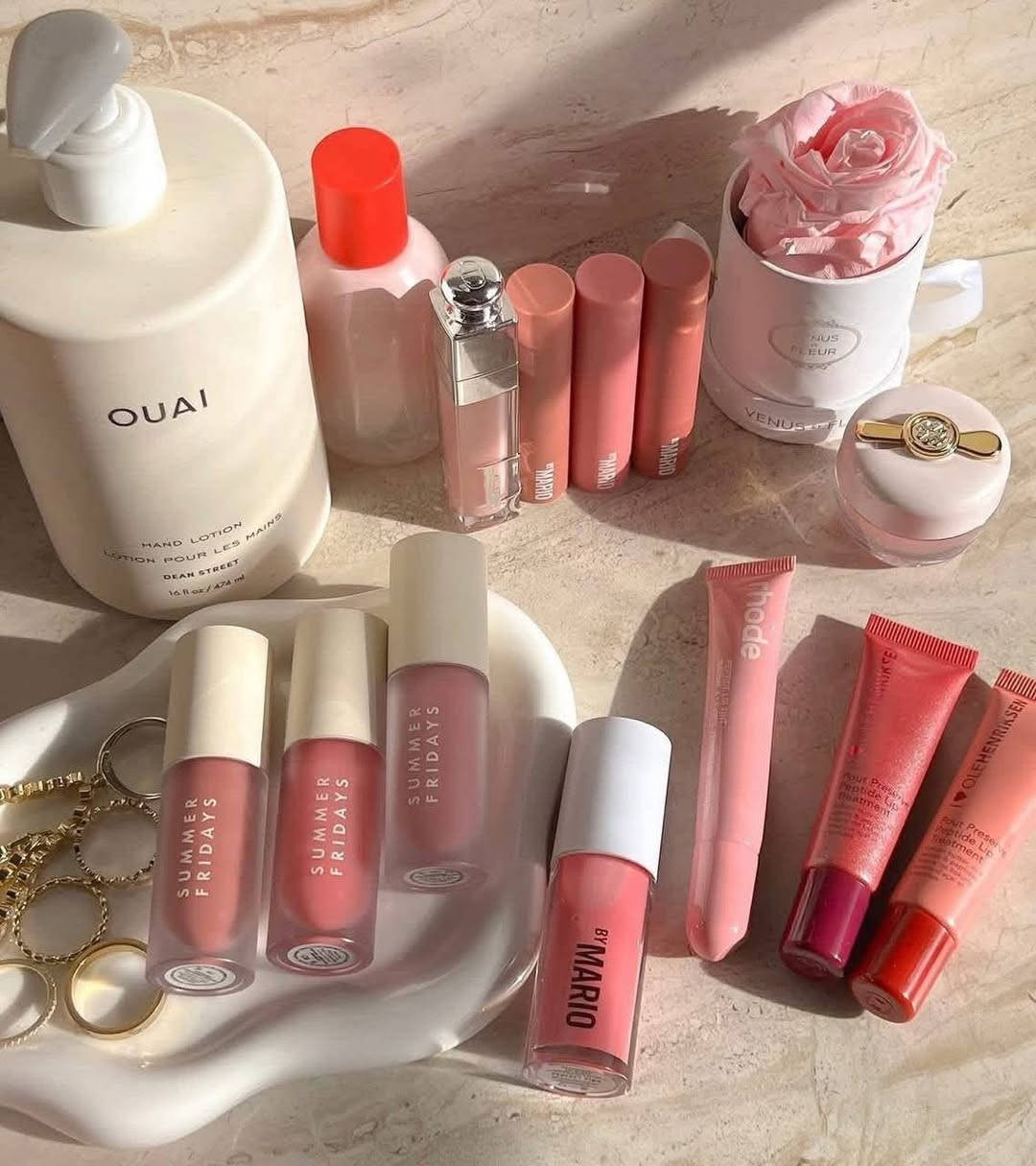 حمرة سمر  Summer Fridays ✨
لون ناعم، ترطيب واضح ولمسة راقية تعطي شفاه صحية وجذابة 👄💄

سعر الدرزن18 الف 
للحجز وتساب
***********
